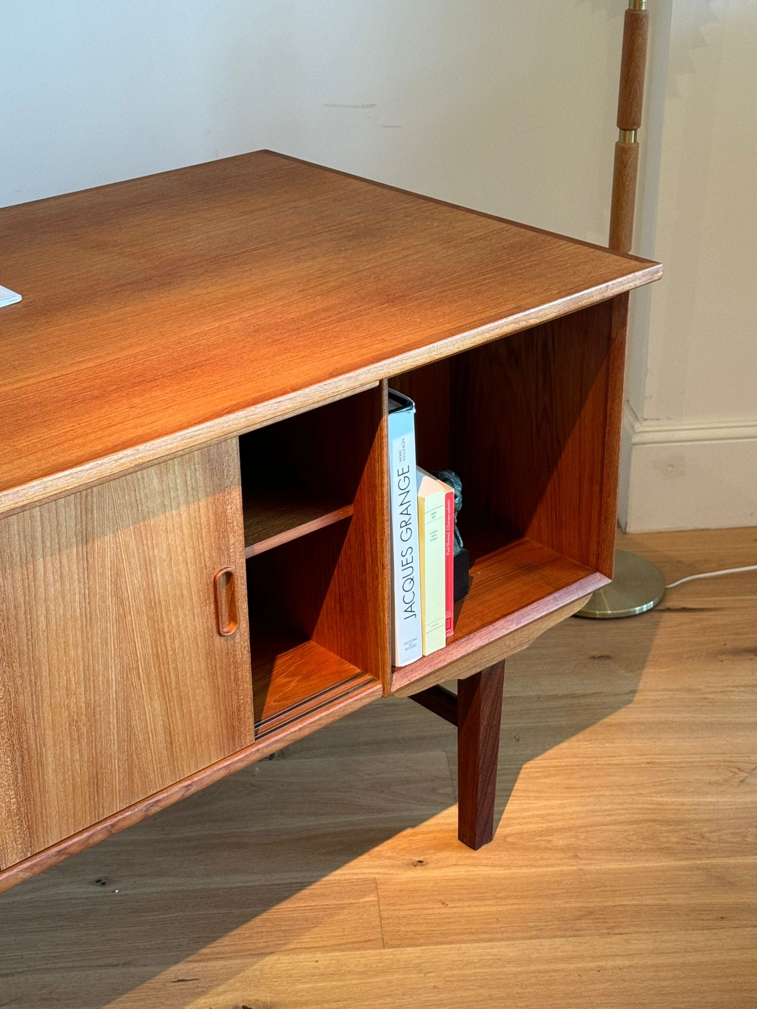 Bureau scandinave vintage en chêne doré "Karl"