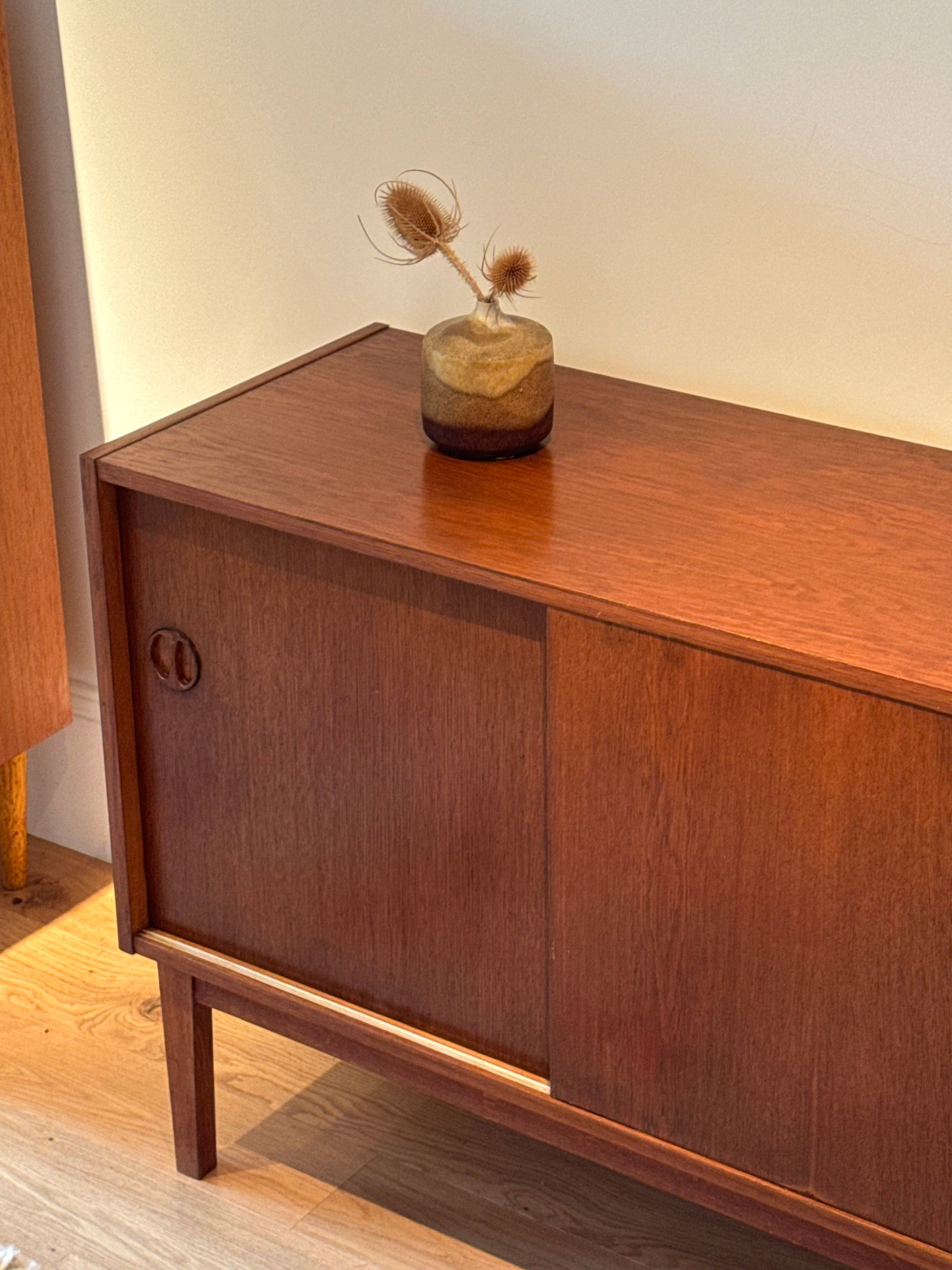 Commode scandinave vintage en teck "Fly"