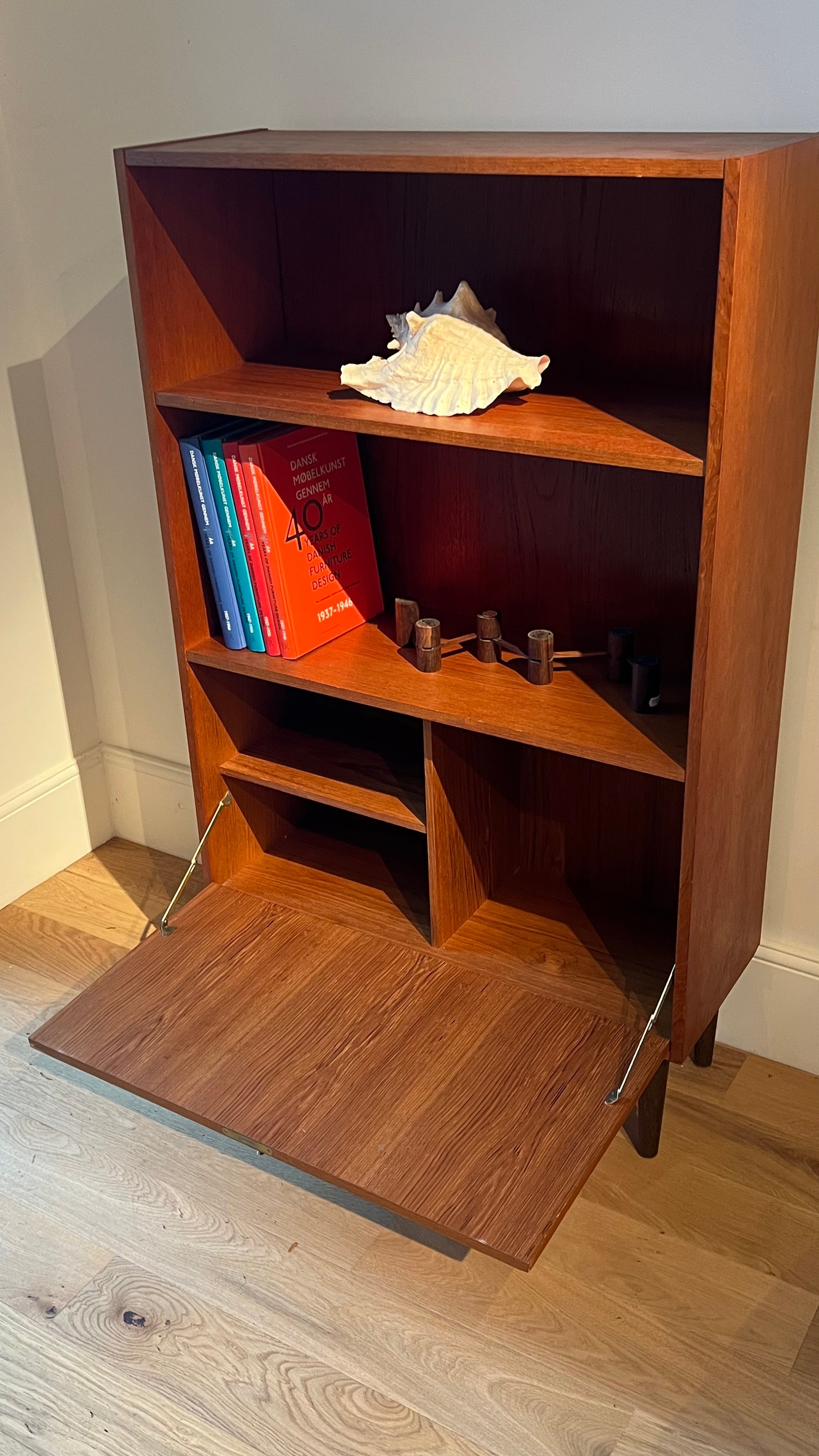 Bibliothèque scandinave vintage en teck années 1960 "Liva"