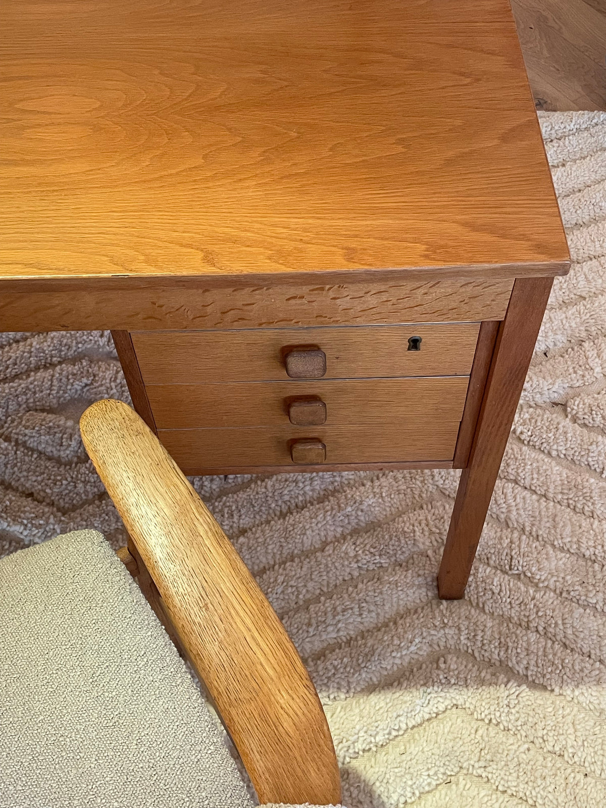 Bureau scandinave vintage en chêne doré "Jonas"