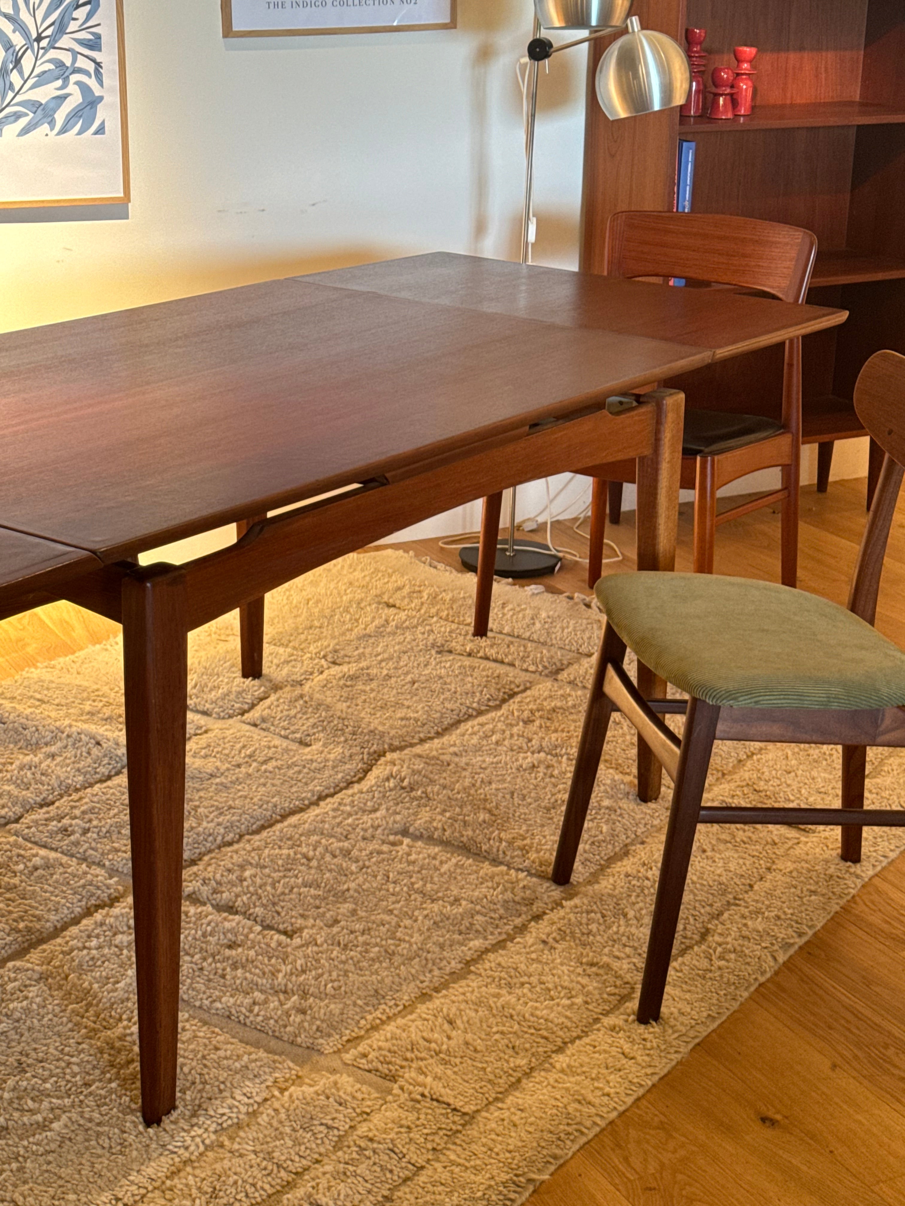 Table scandinave vintage en teck « Ursula »