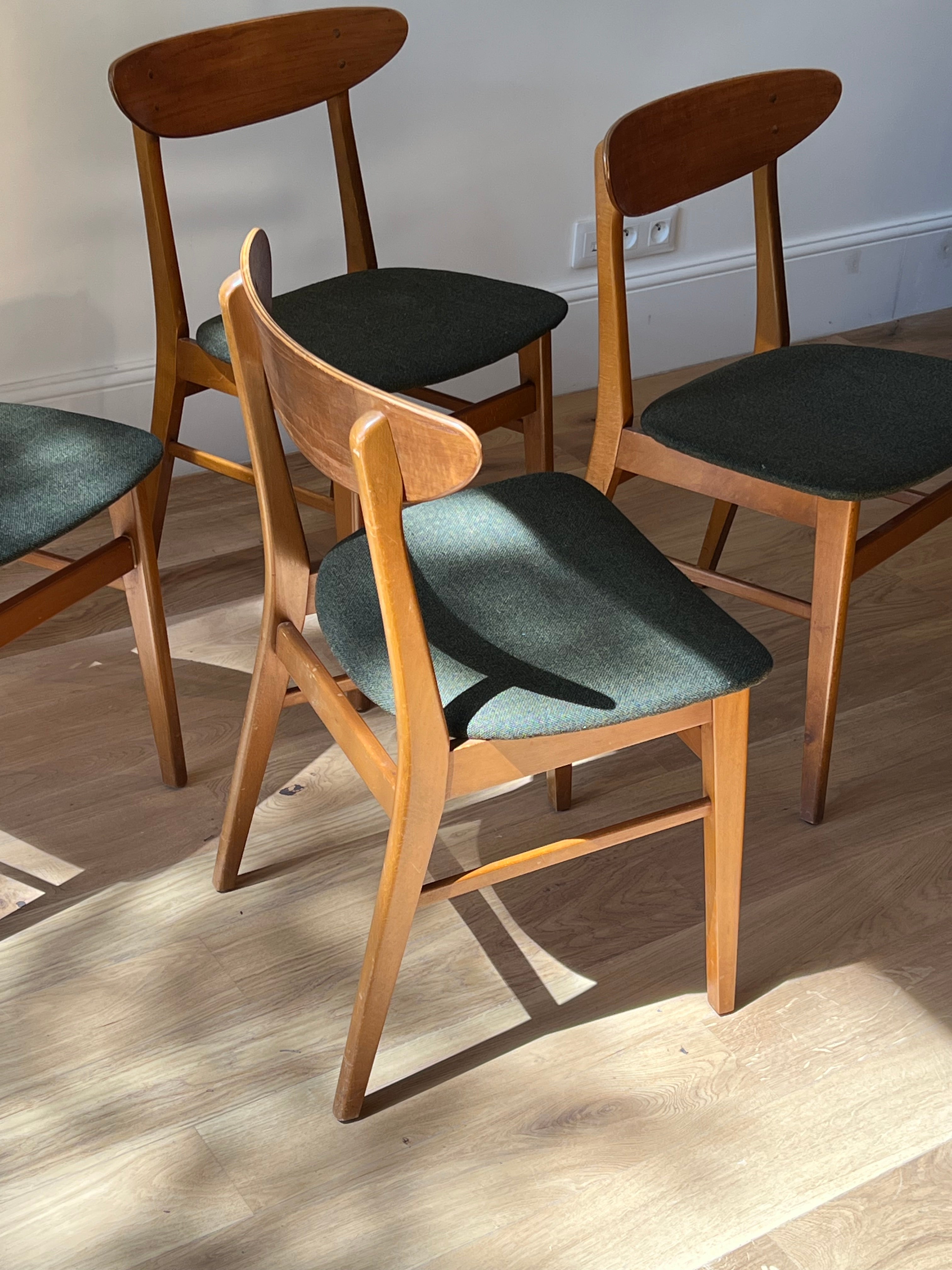 Suite de 4 chaises Frastrup 210 "Alma" en lainage vert d'origine