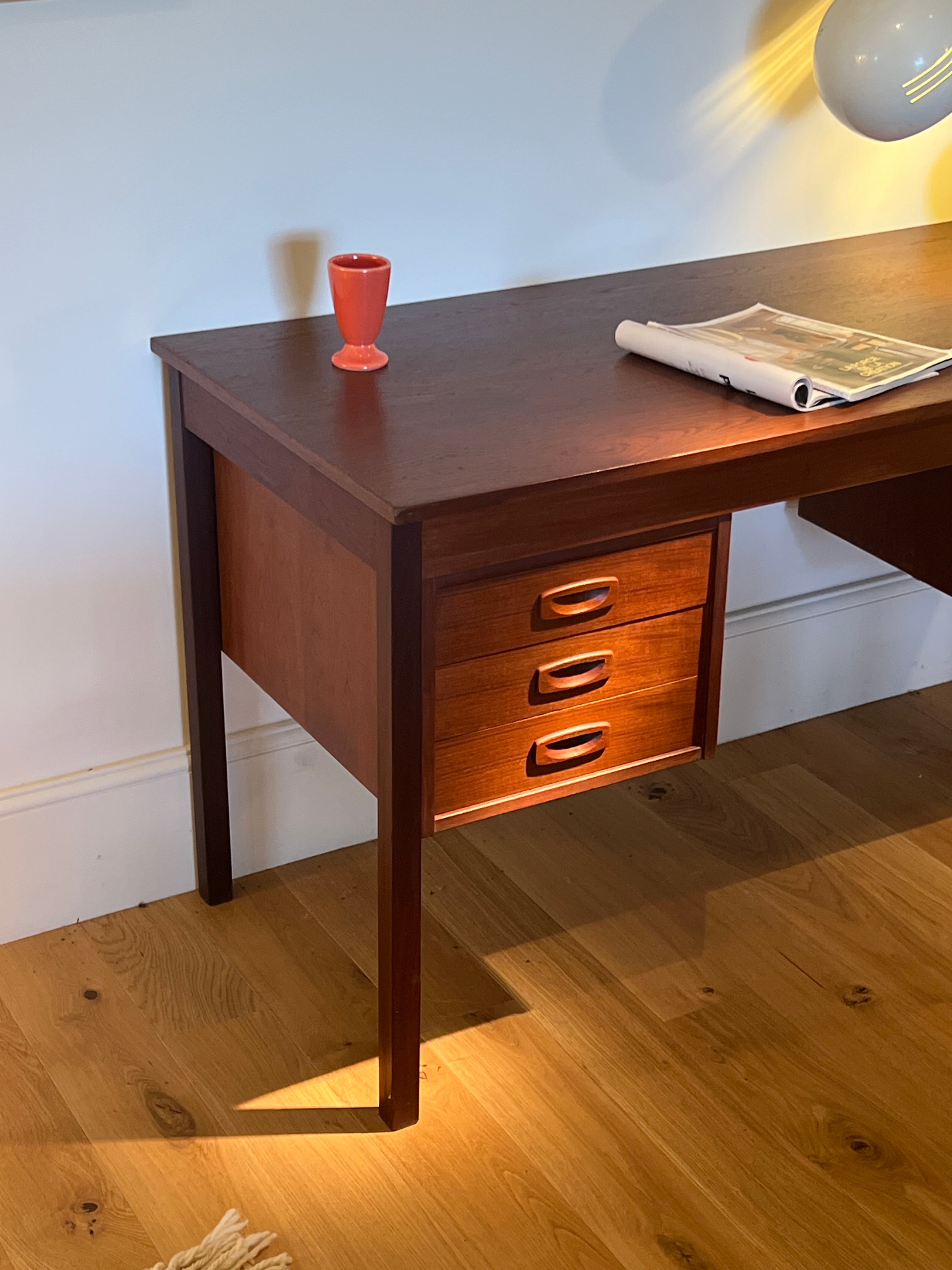Bureau scandinave vintage en teck « Ruben »