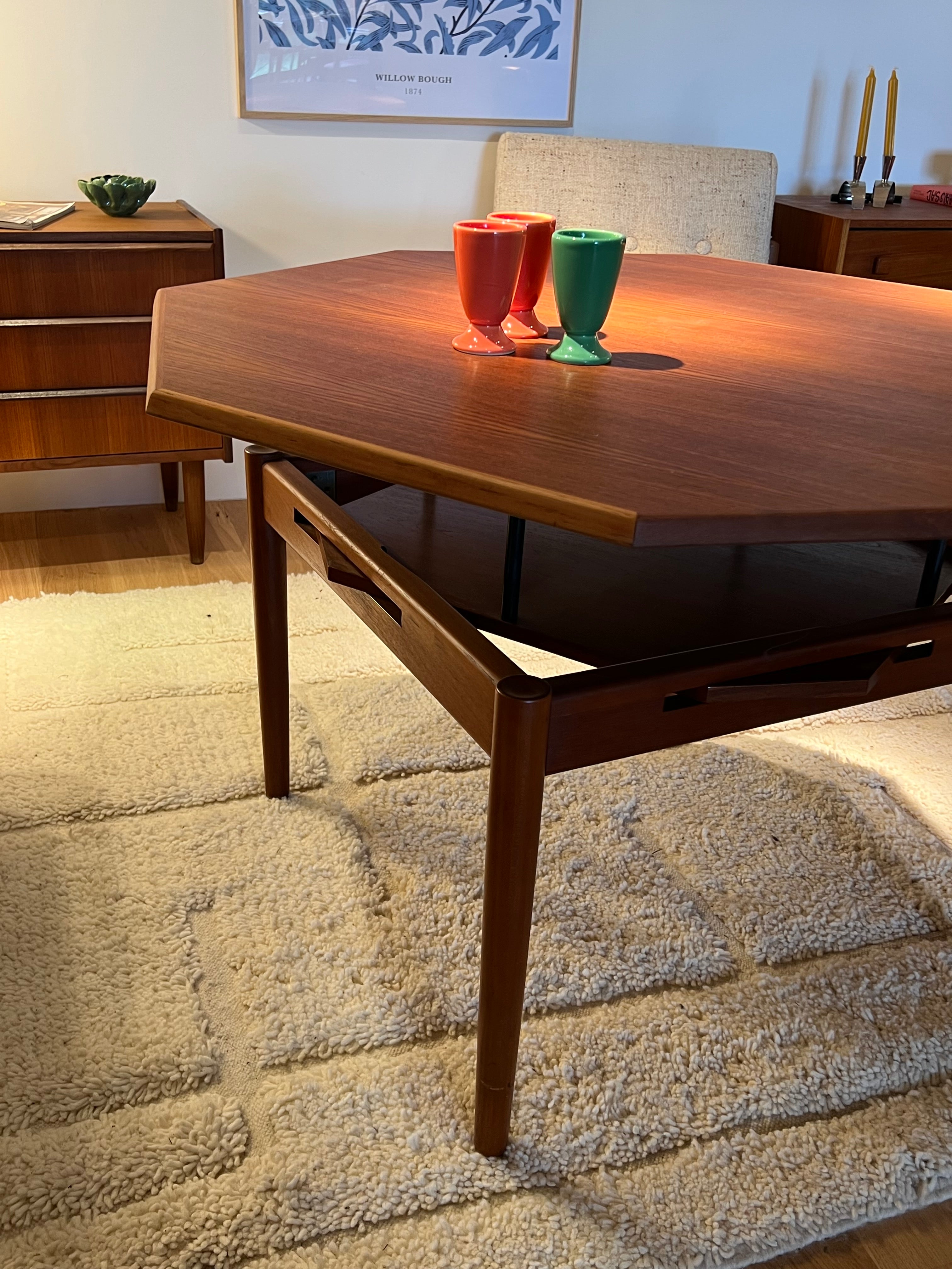 Table basse octogonale scandinave vintage "Siv"