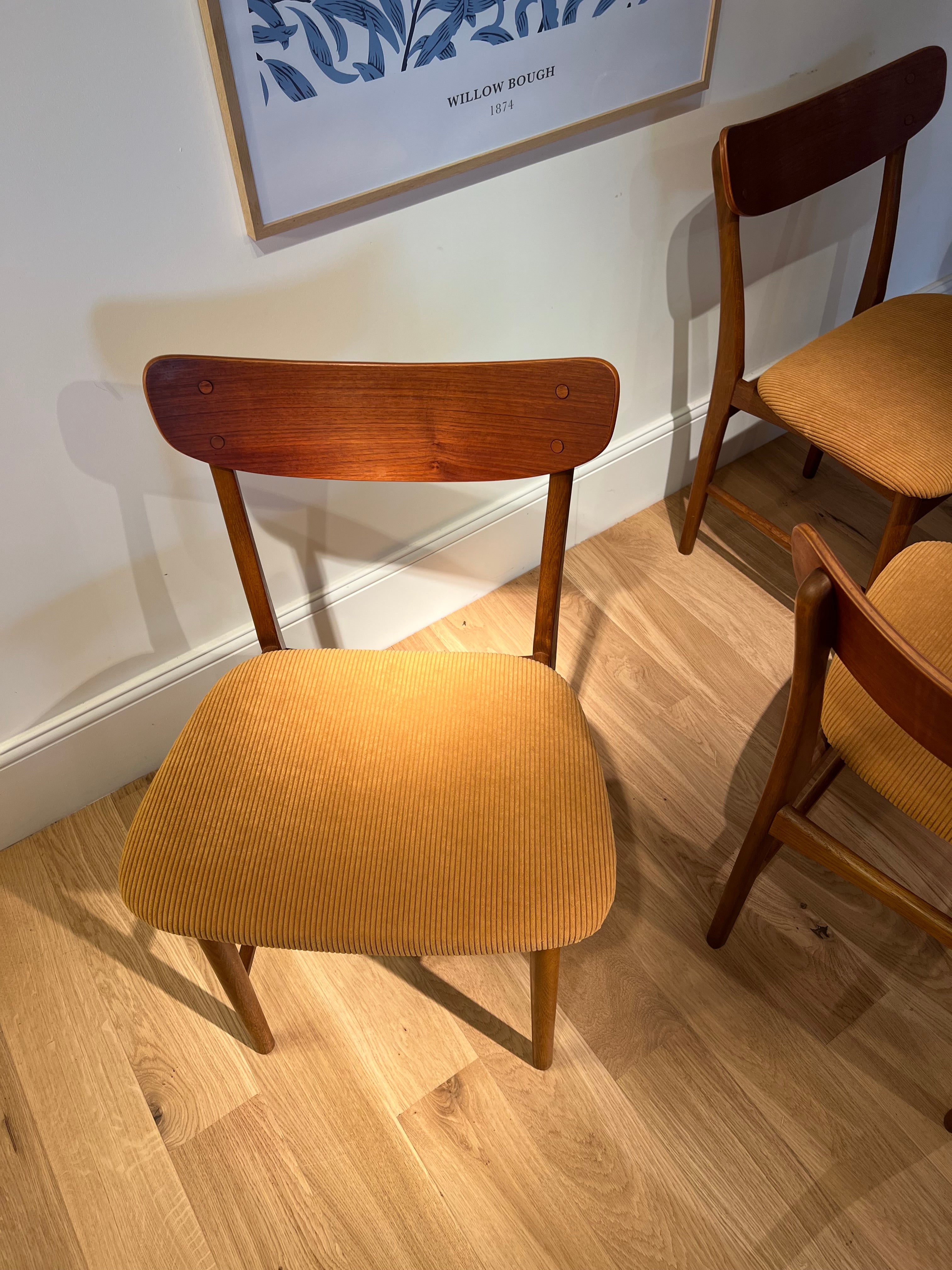 Chaise scandinave vintage "Miera" en teck (3 disponibles)