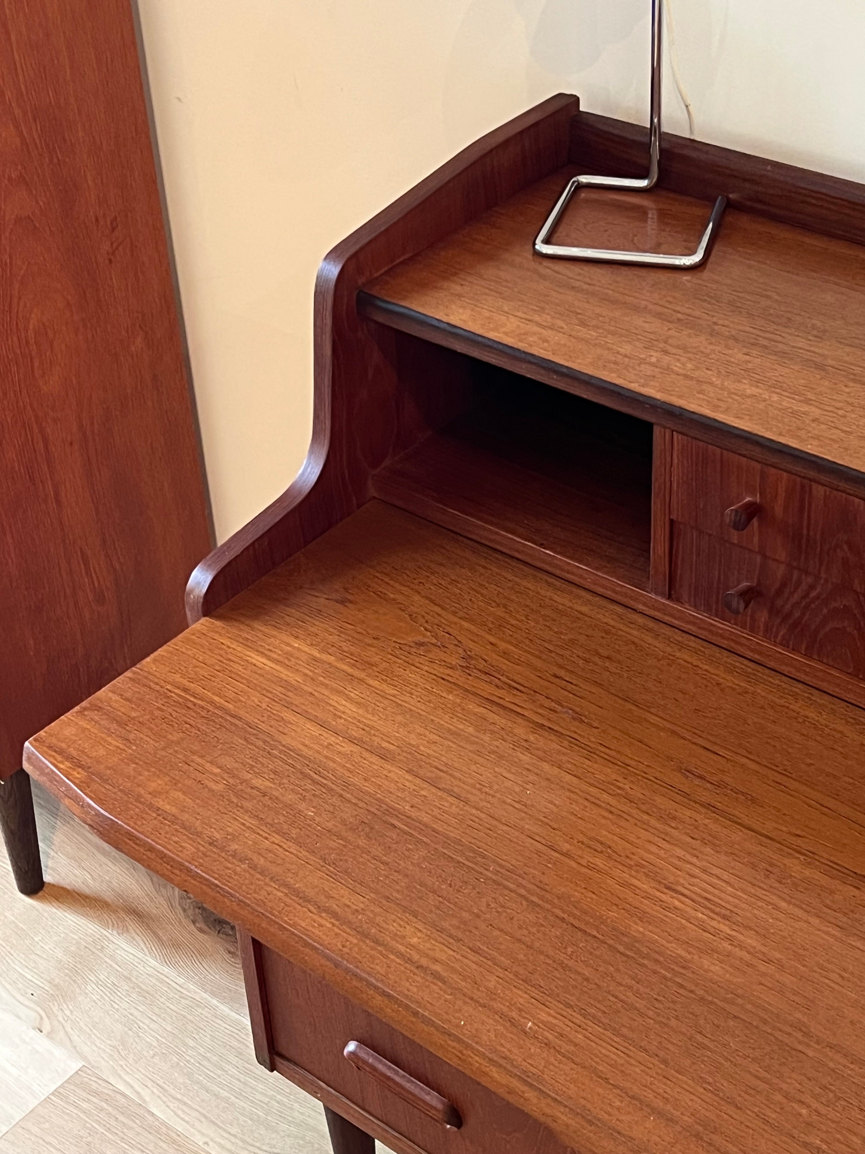 Secrétaire scandinave en teck – « Alrik » – Années 60