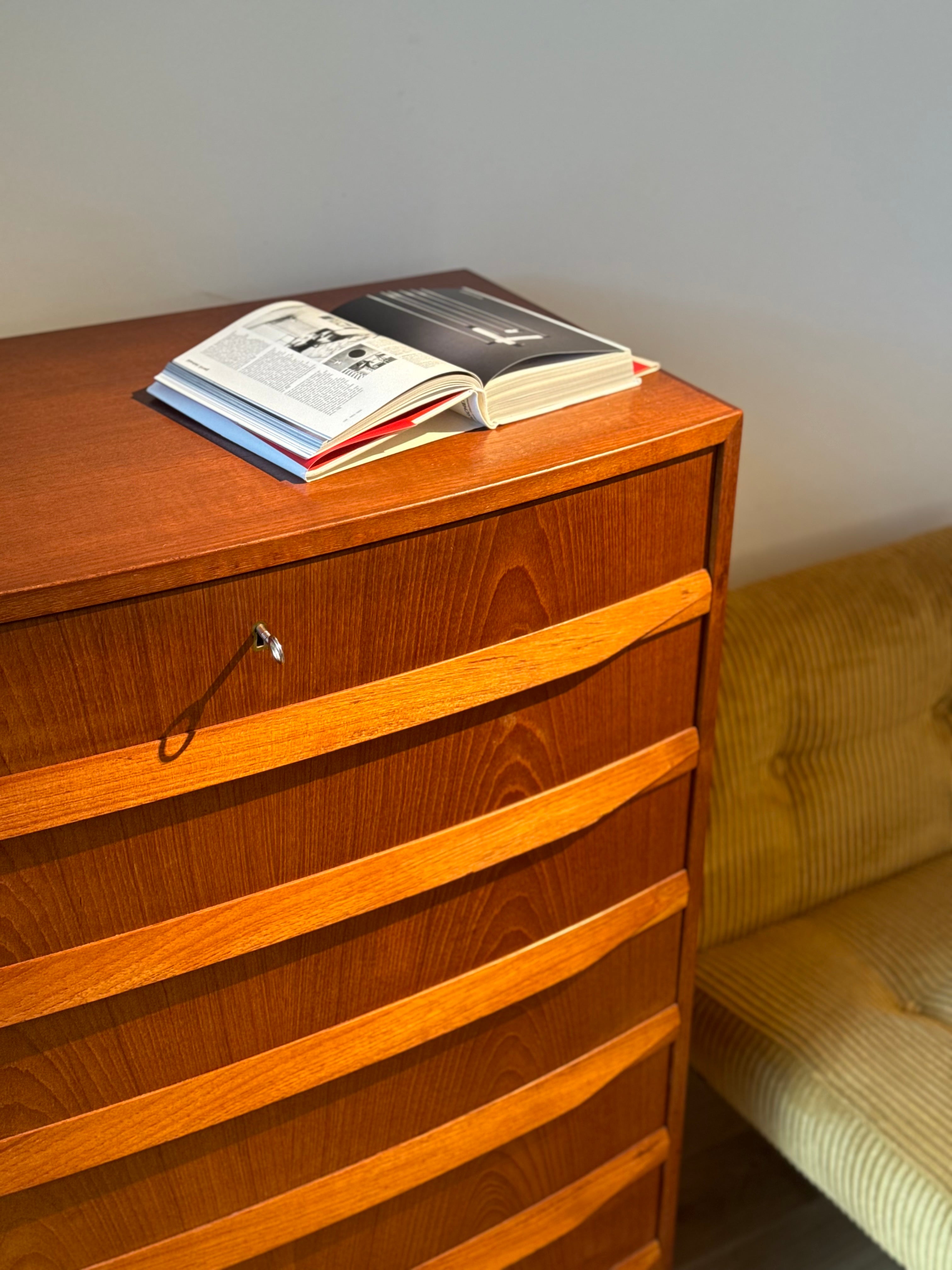 Commode scandinave vintage « Lilta »