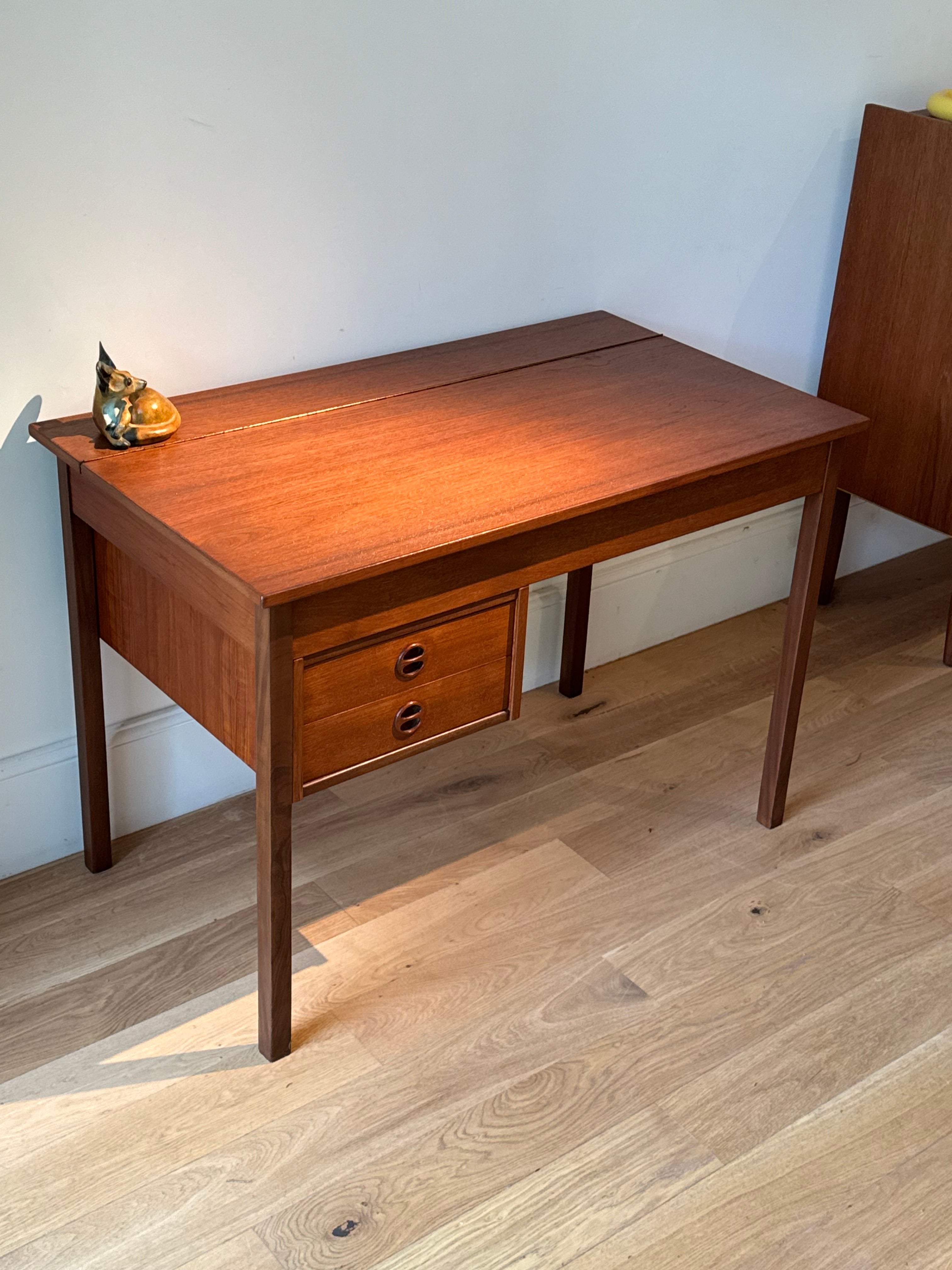 Bureau / coiffeuse scandinave vintage en teck « Arnold »