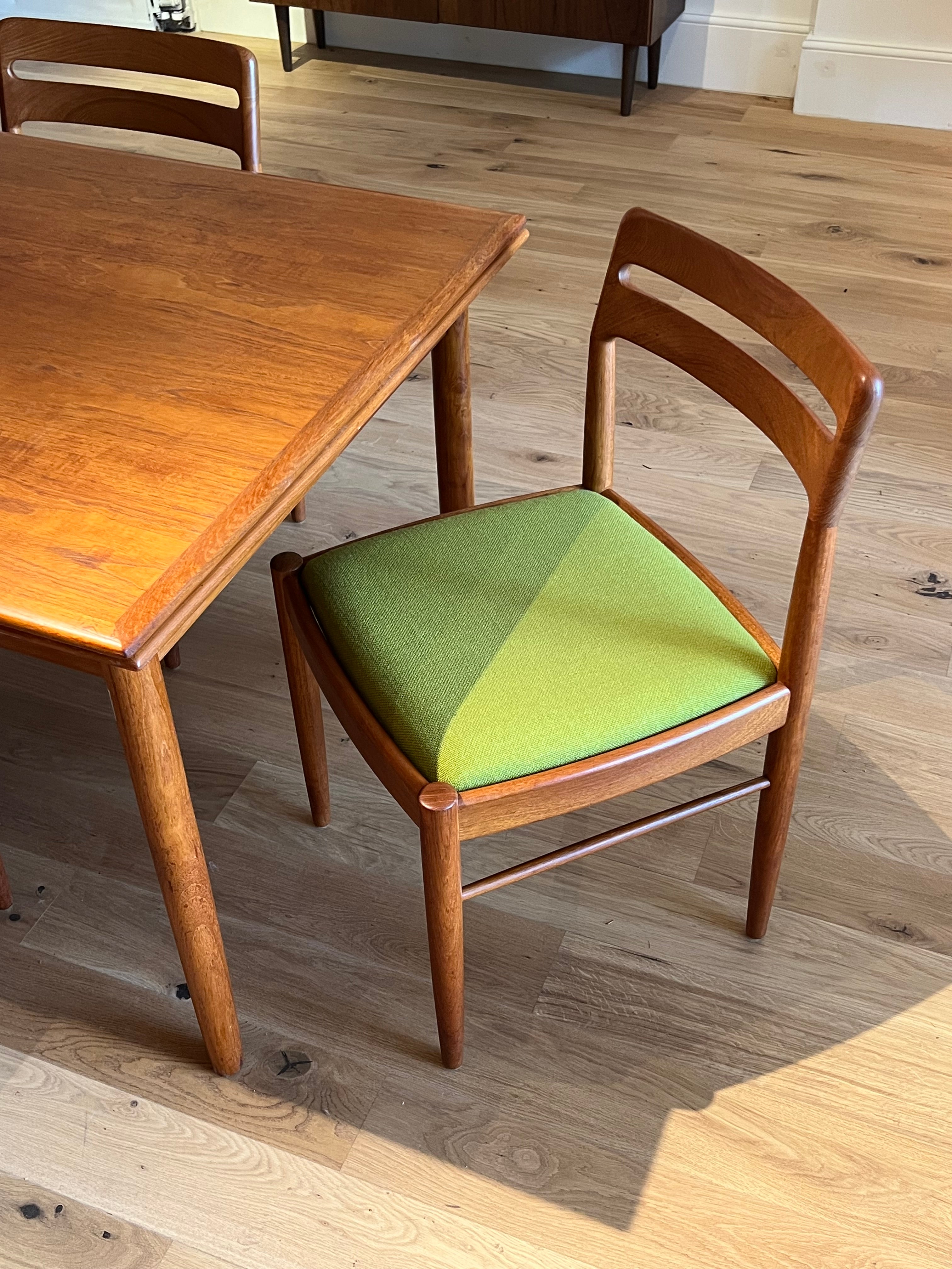 Suite de 4 chaises scandinaves « Siv » par HW Klein pour Bramin