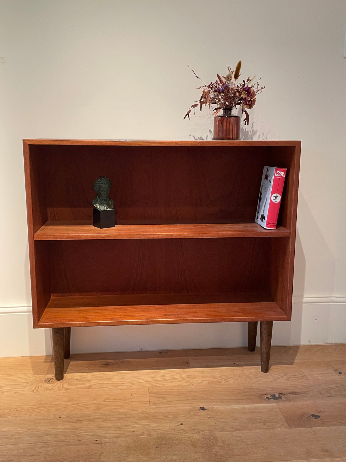 Bibliothèque basse scandinave vintage en teck « Sigrid »