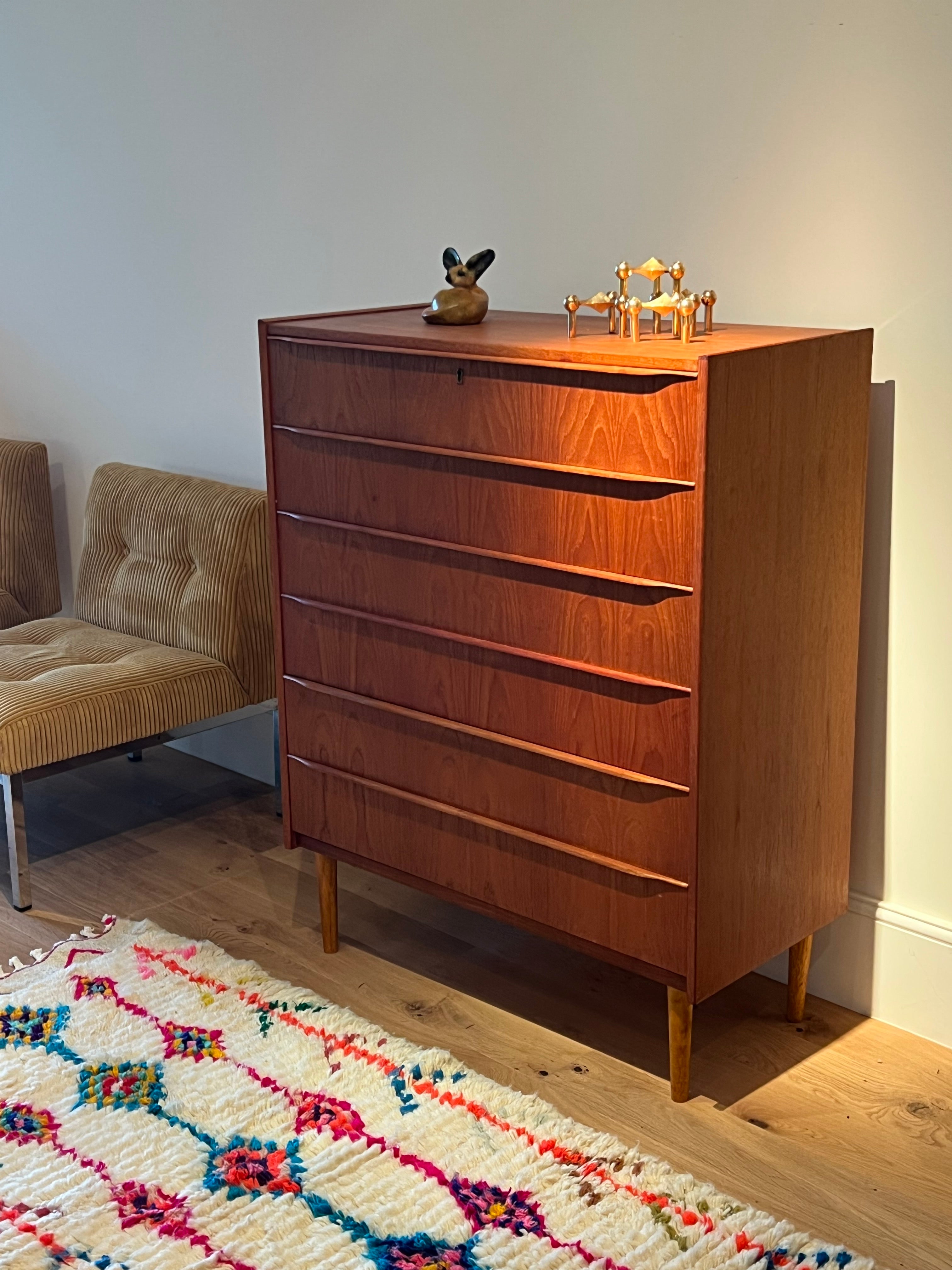 Commode scandinave vintage « Nila »