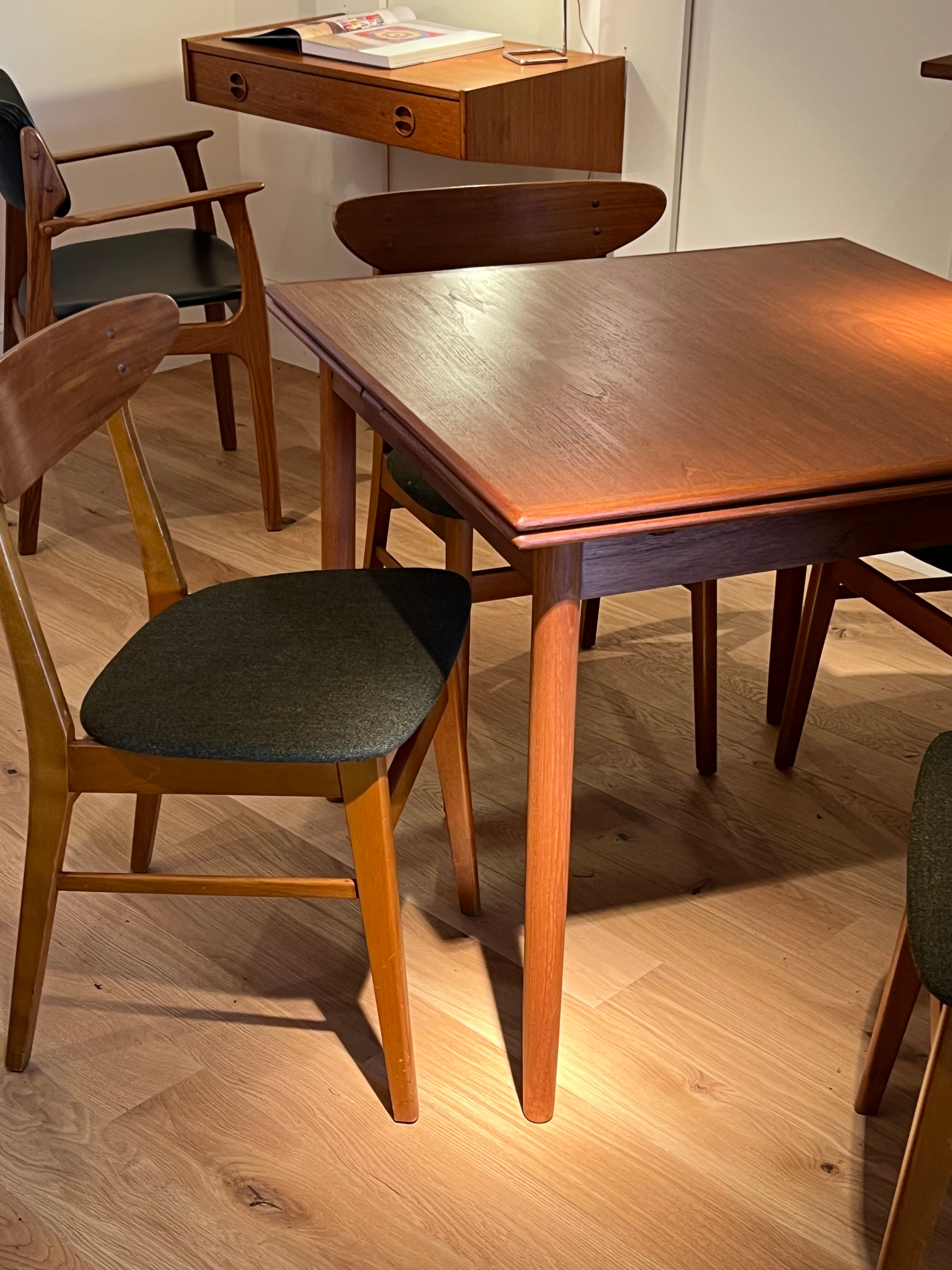 Table à manger vintage scandinave carré extensible en teck "Grete"