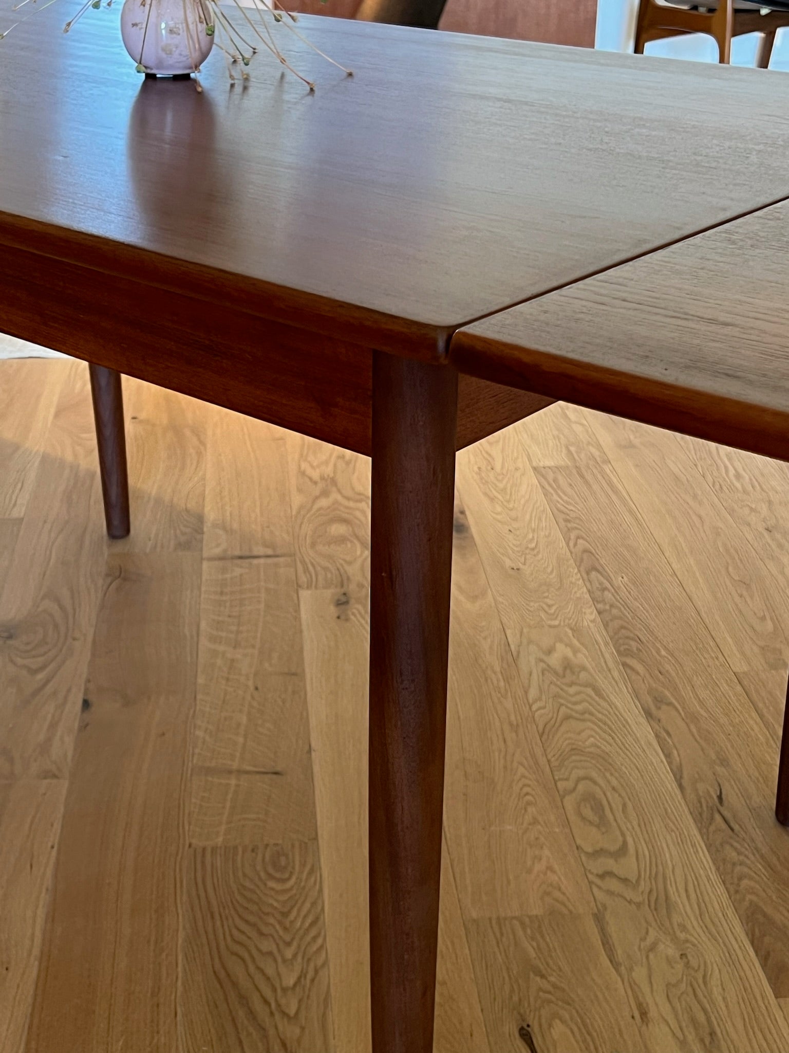 Table scandinave vintage en teck « Lara »