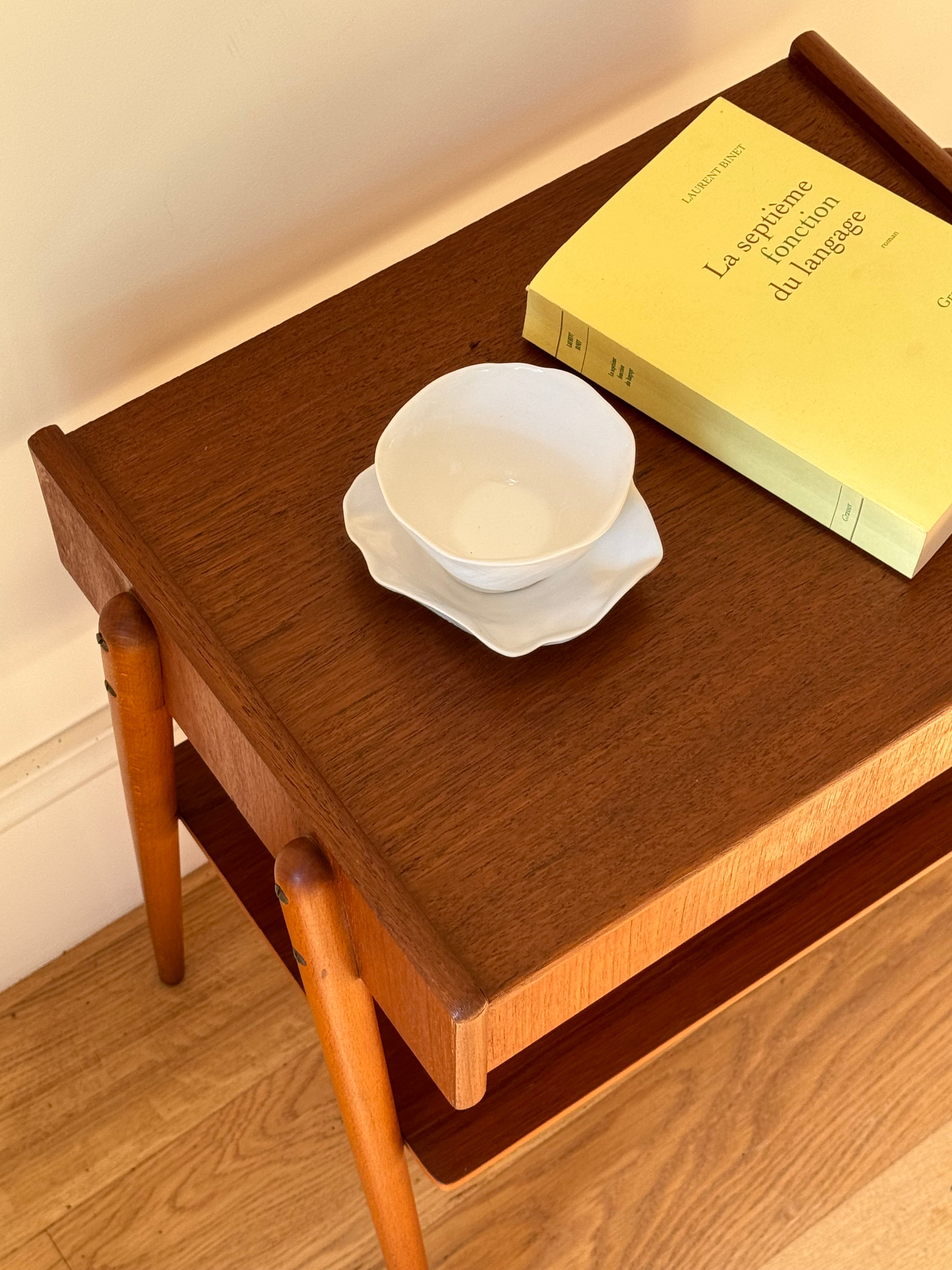 Console ou table d'appoint scandinave vintage en teck "Janne"