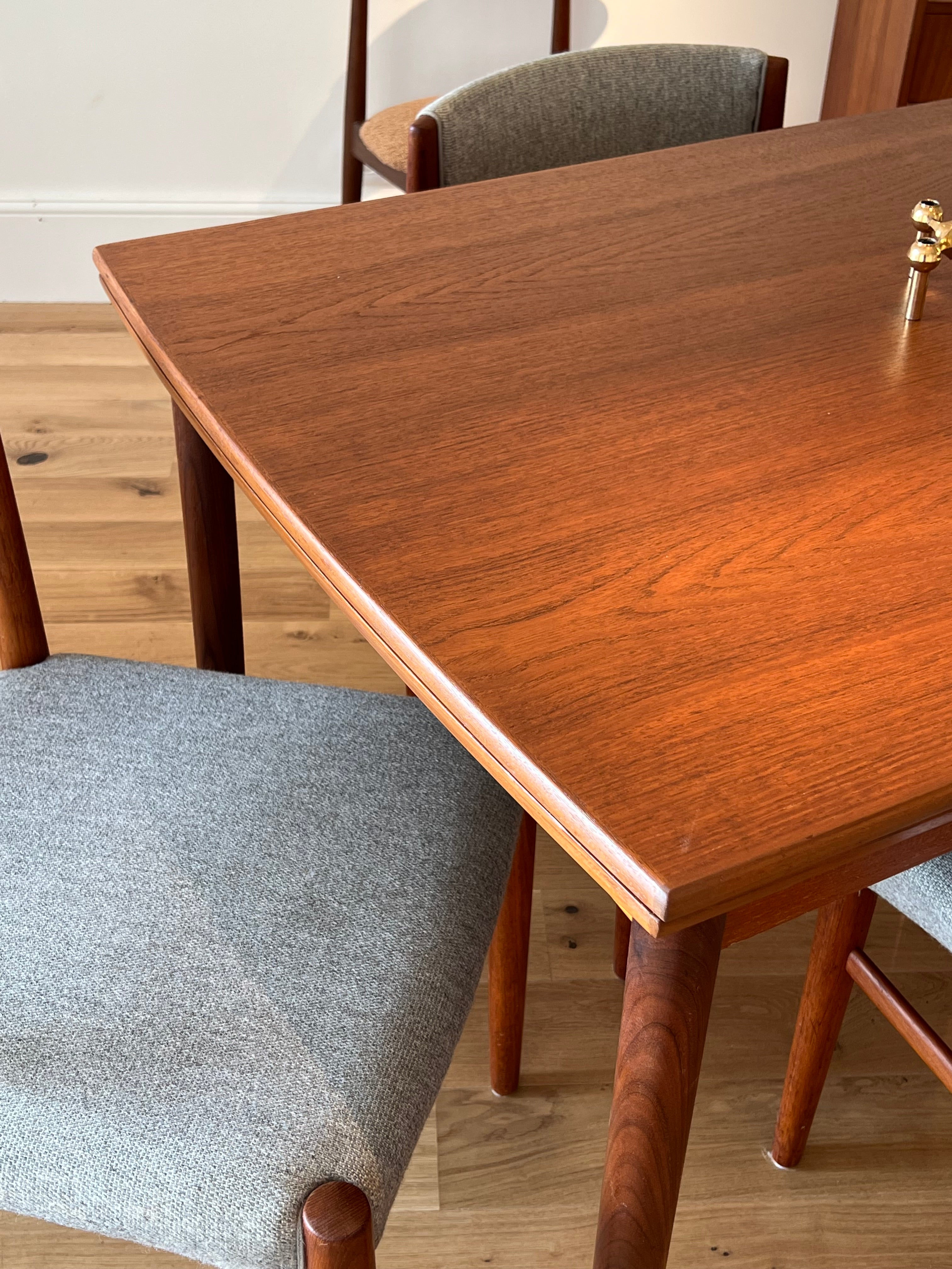 Table de salle à manger vintage scandinave en teck "Annika"