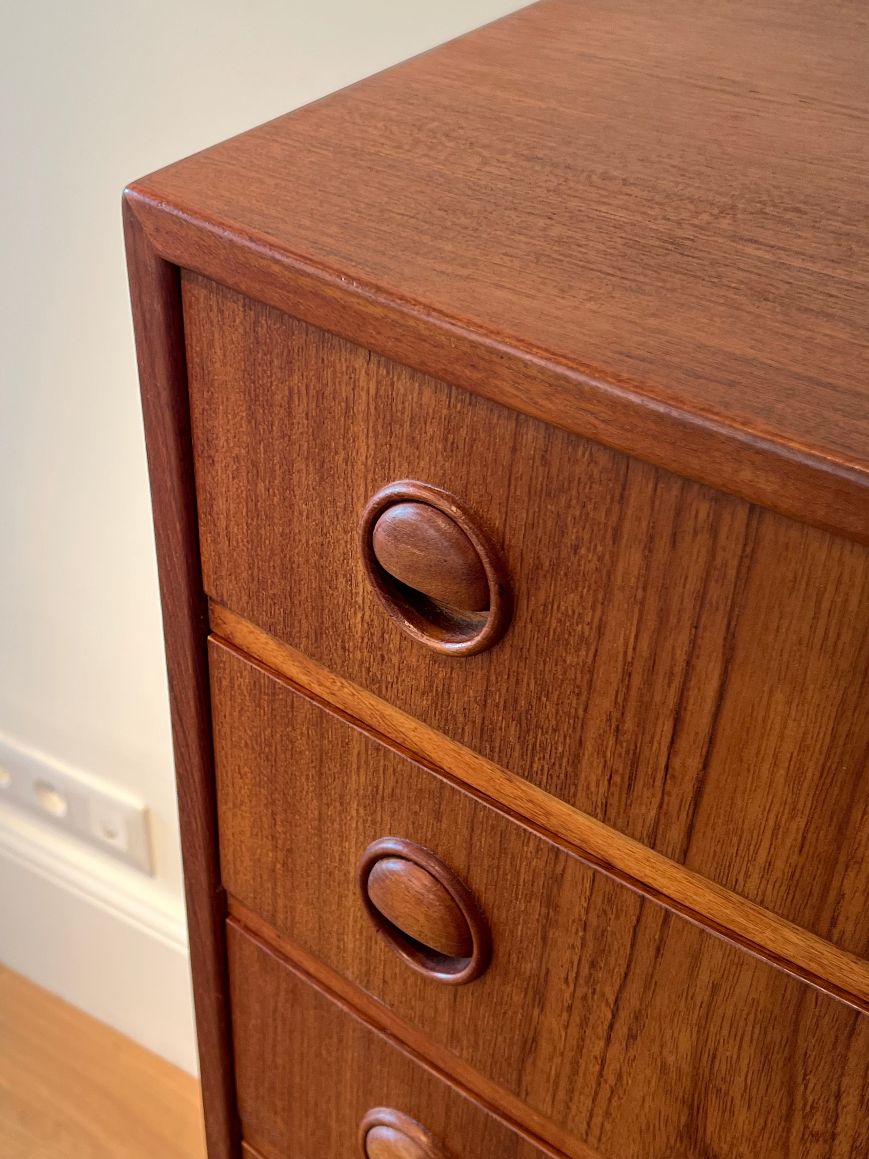 Commode haute - chiffonnier scandinave vintage en teck « Inger »