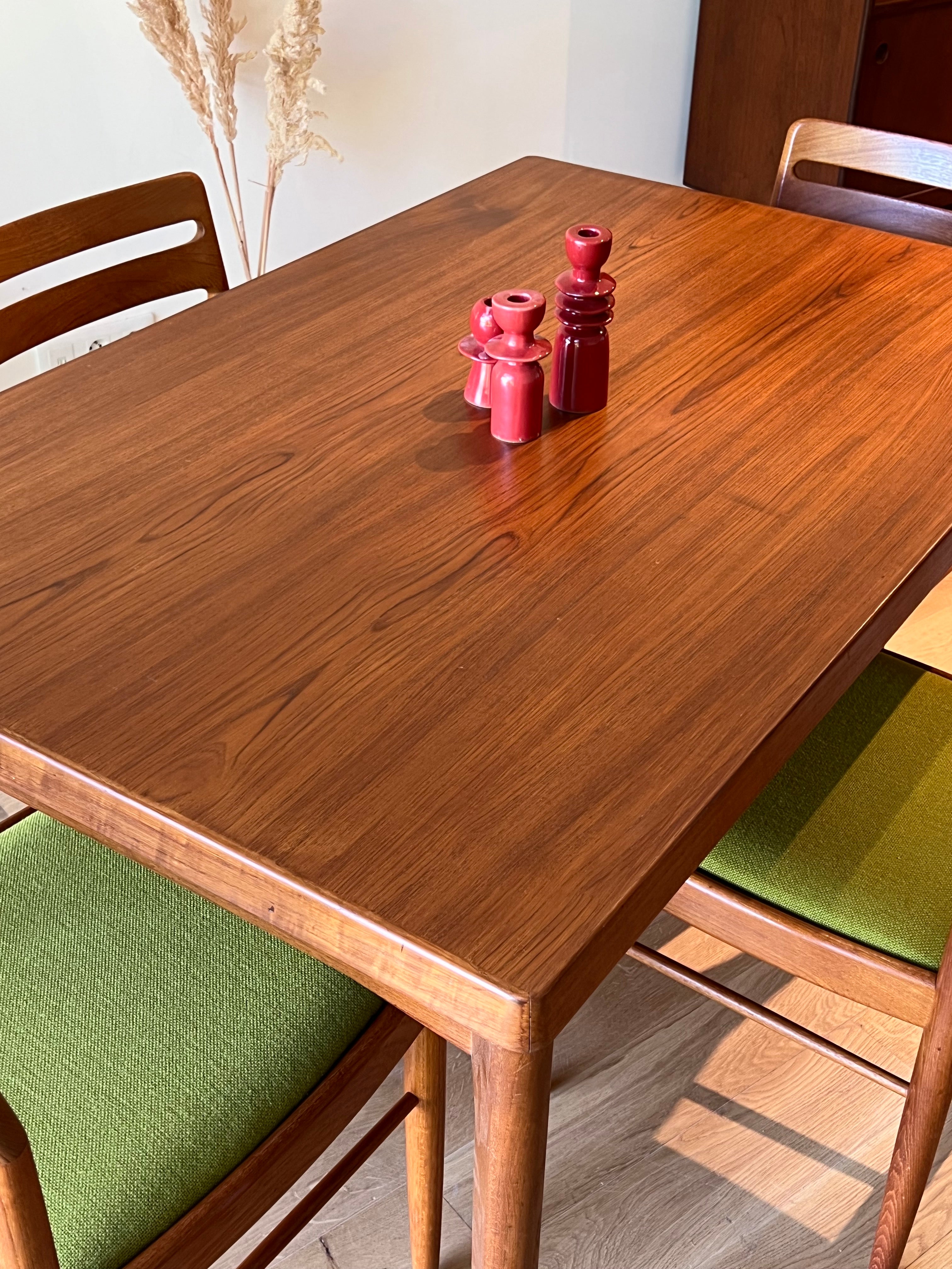 Table de salle à manger scandinave vintage en teck "Willow" de Henning Kjaernulf pour Vejle Stole