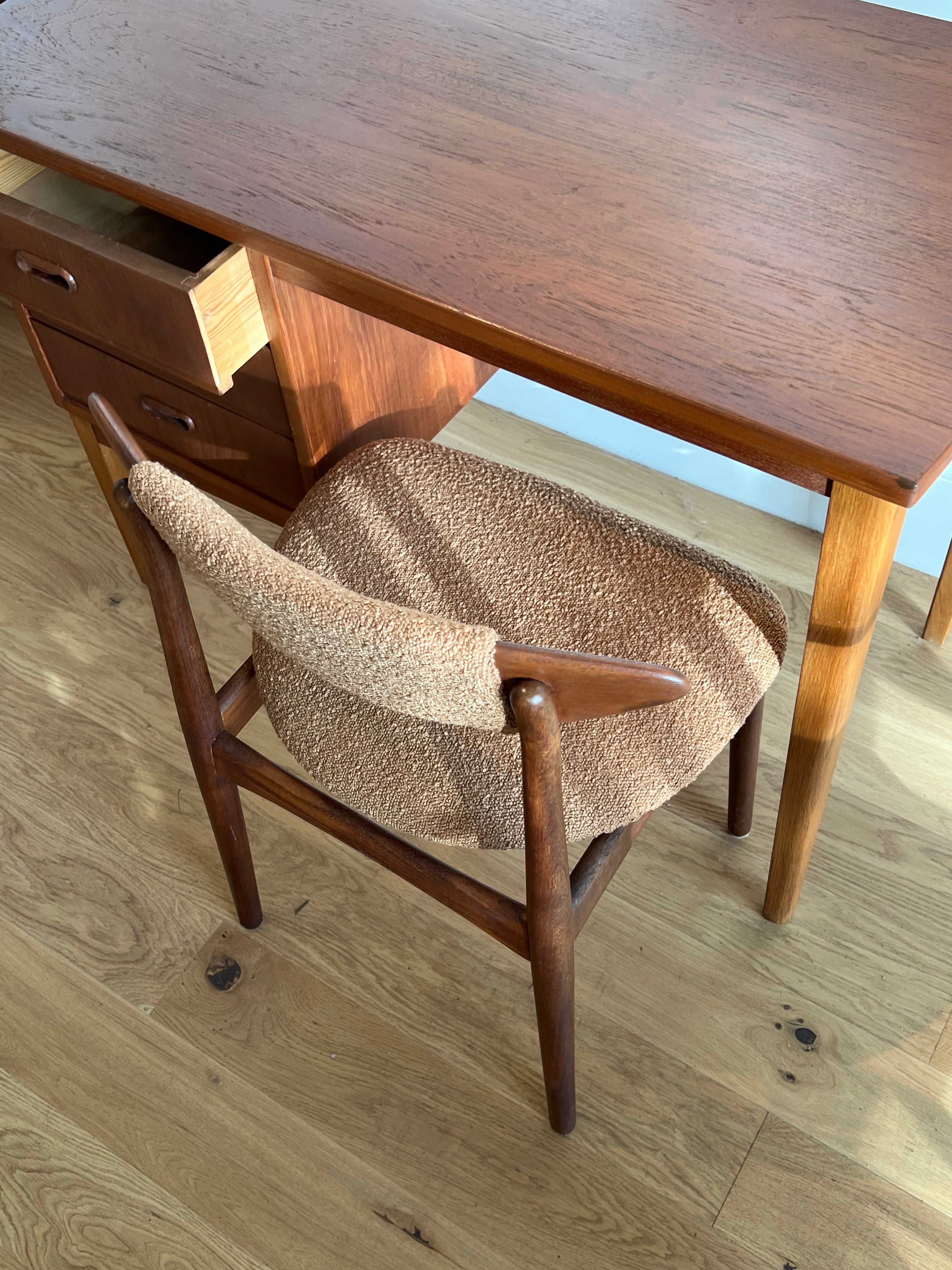 Chaise scandinave vintage en bouclette terracotta « Else »