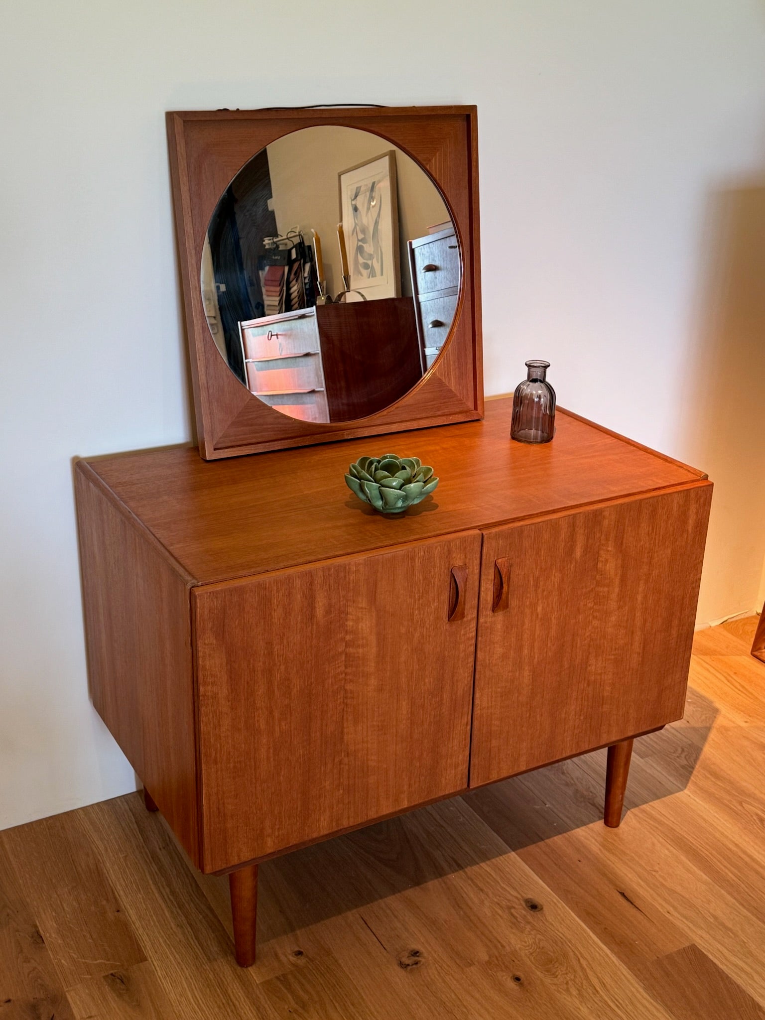 Petite enfilade scandinave vintage en teck "Flora"