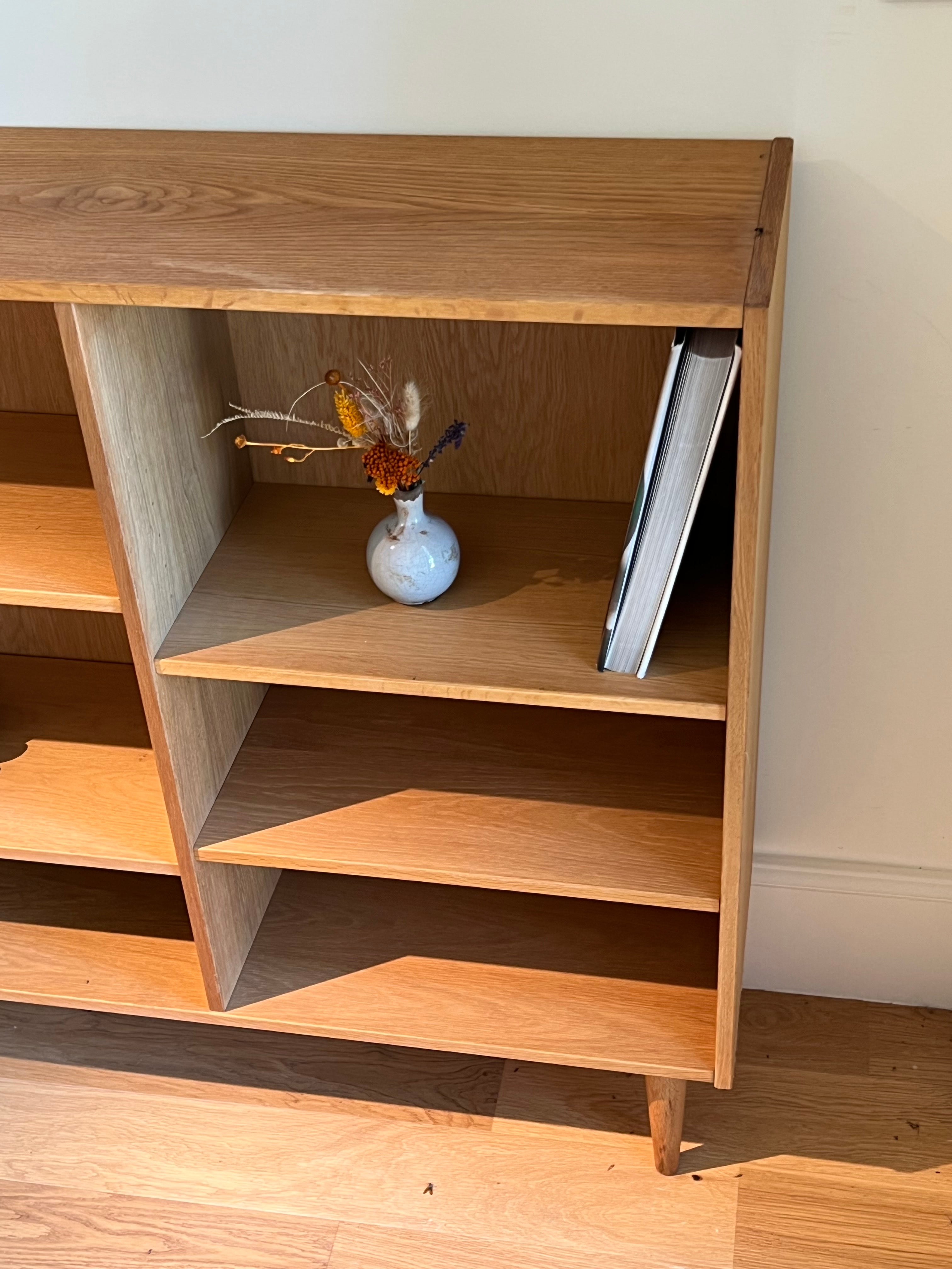 Bibliothèque scandinave vintage en chêne "Tara"