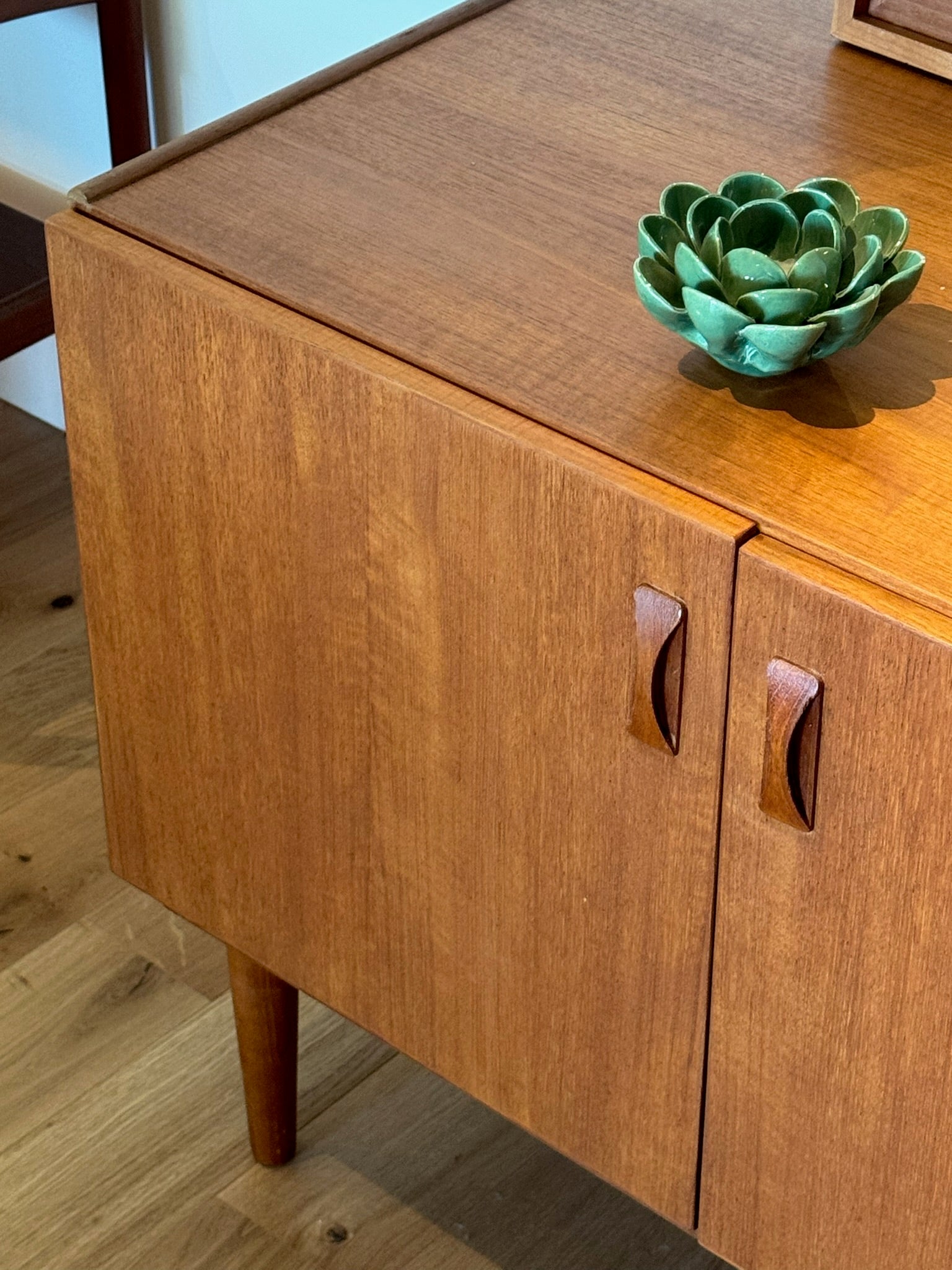 Petite enfilade scandinave vintage en teck "Flora"