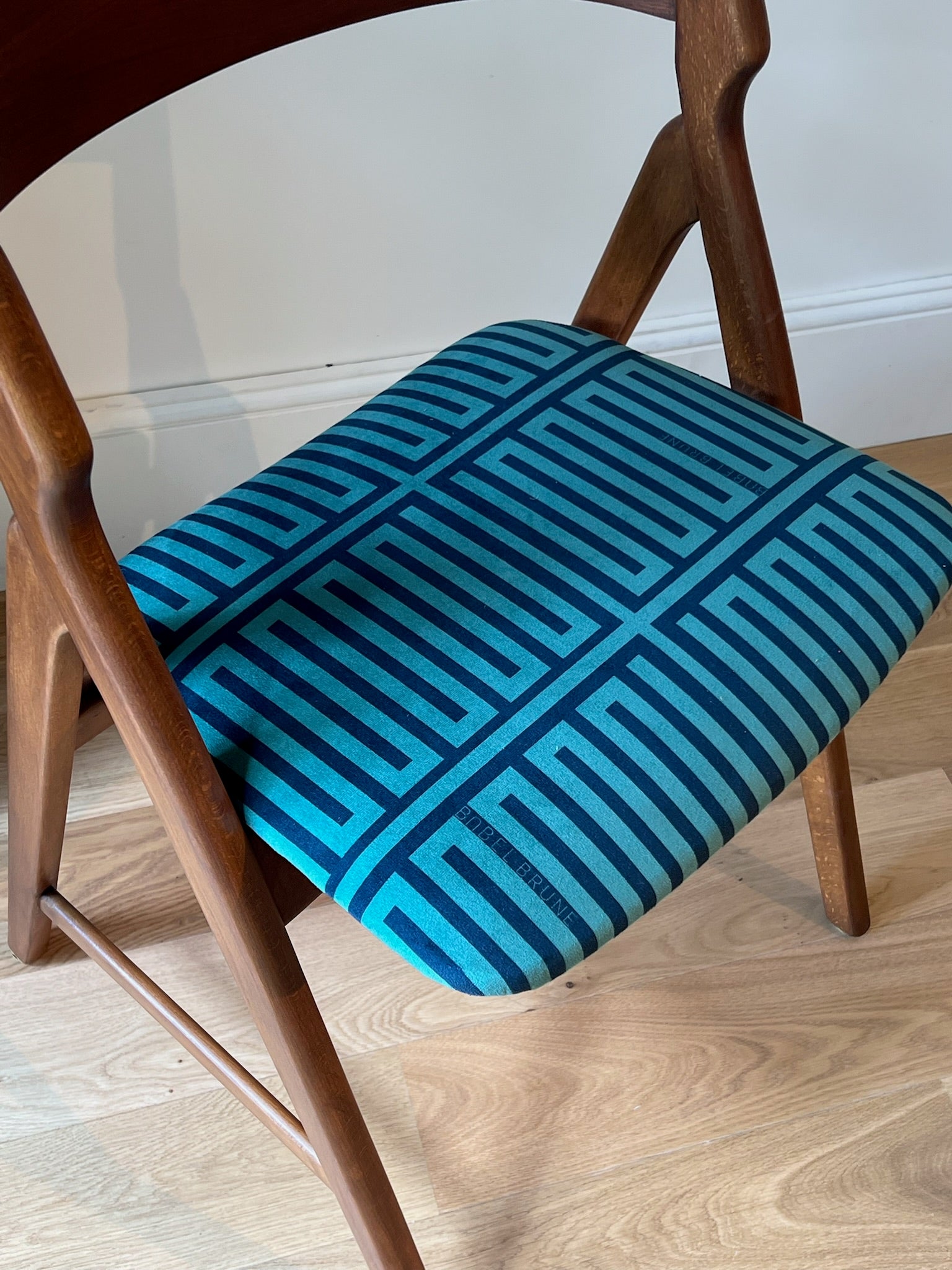 Chaise de bureau scandinave vintage en teck par Henning Kjaernulf "Sunniva"