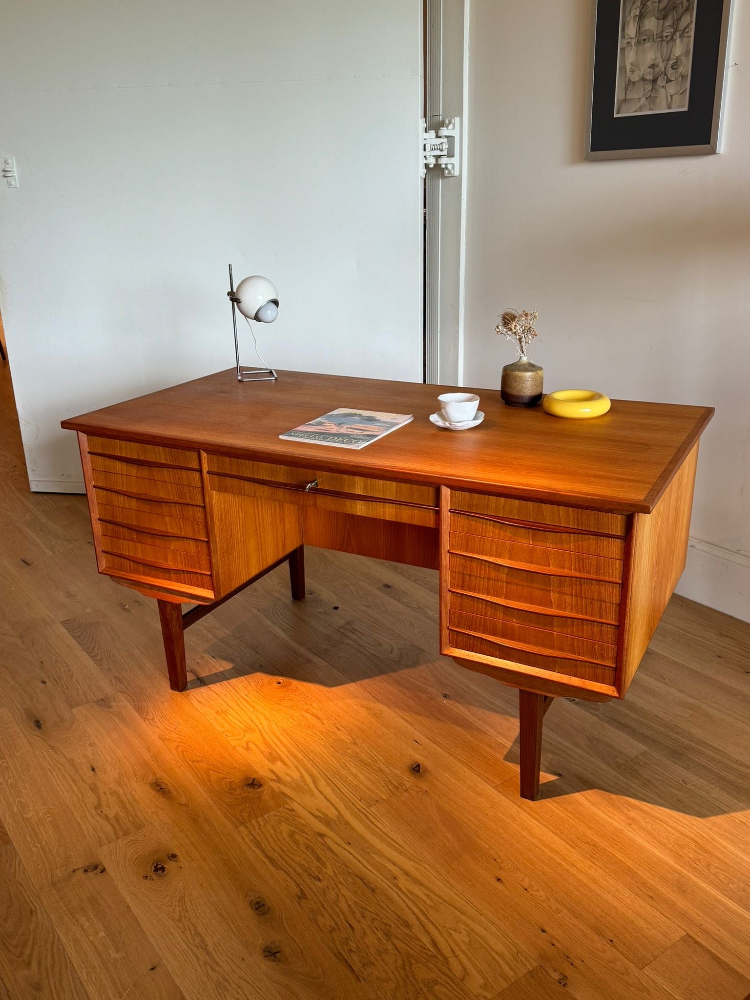 Bureau scandinave vintage en chêne doré "Karl"
