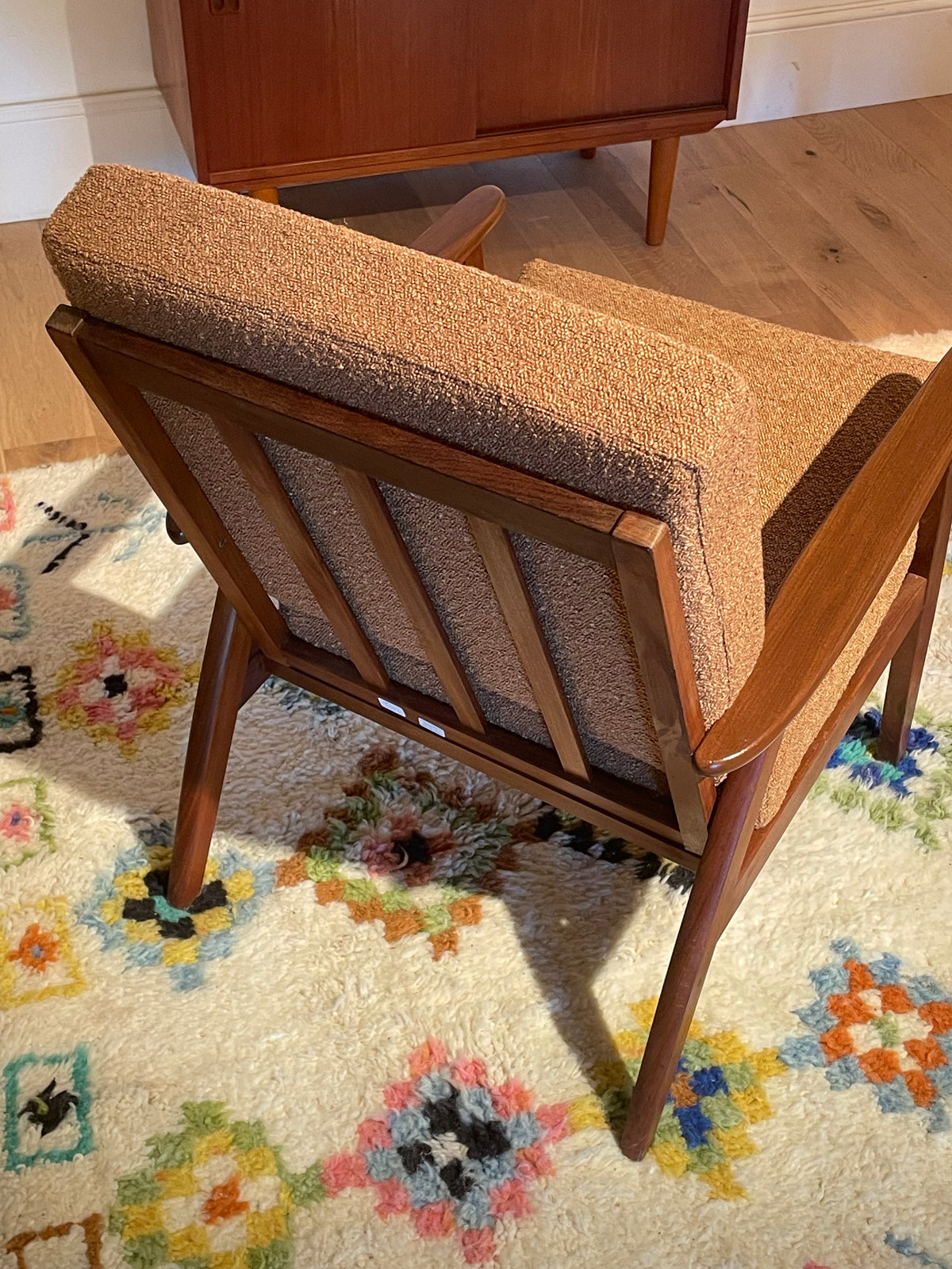 Fauteuil scandinave vintage « Theodor » en bouclette terracotta