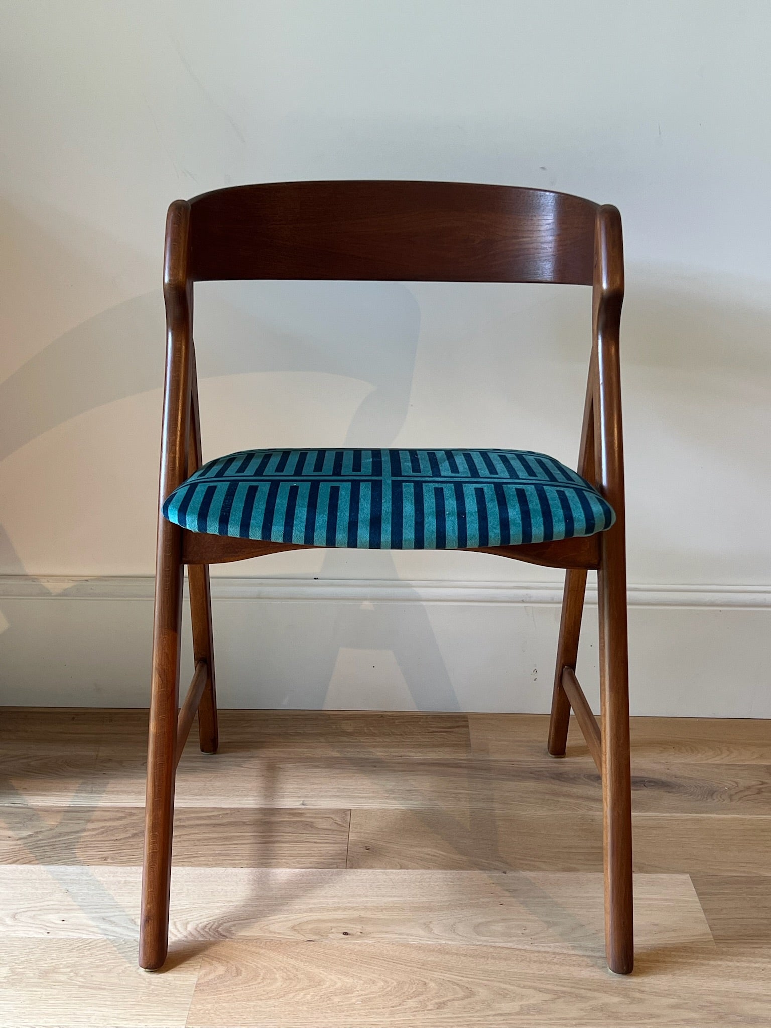 Chaise de bureau scandinave vintage en teck par Henning Kjaernulf "Sunniva"