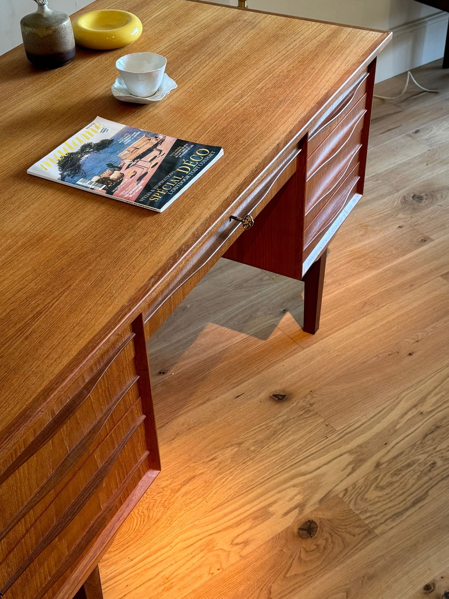 Bureau scandinave vintage en chêne doré "Karl"