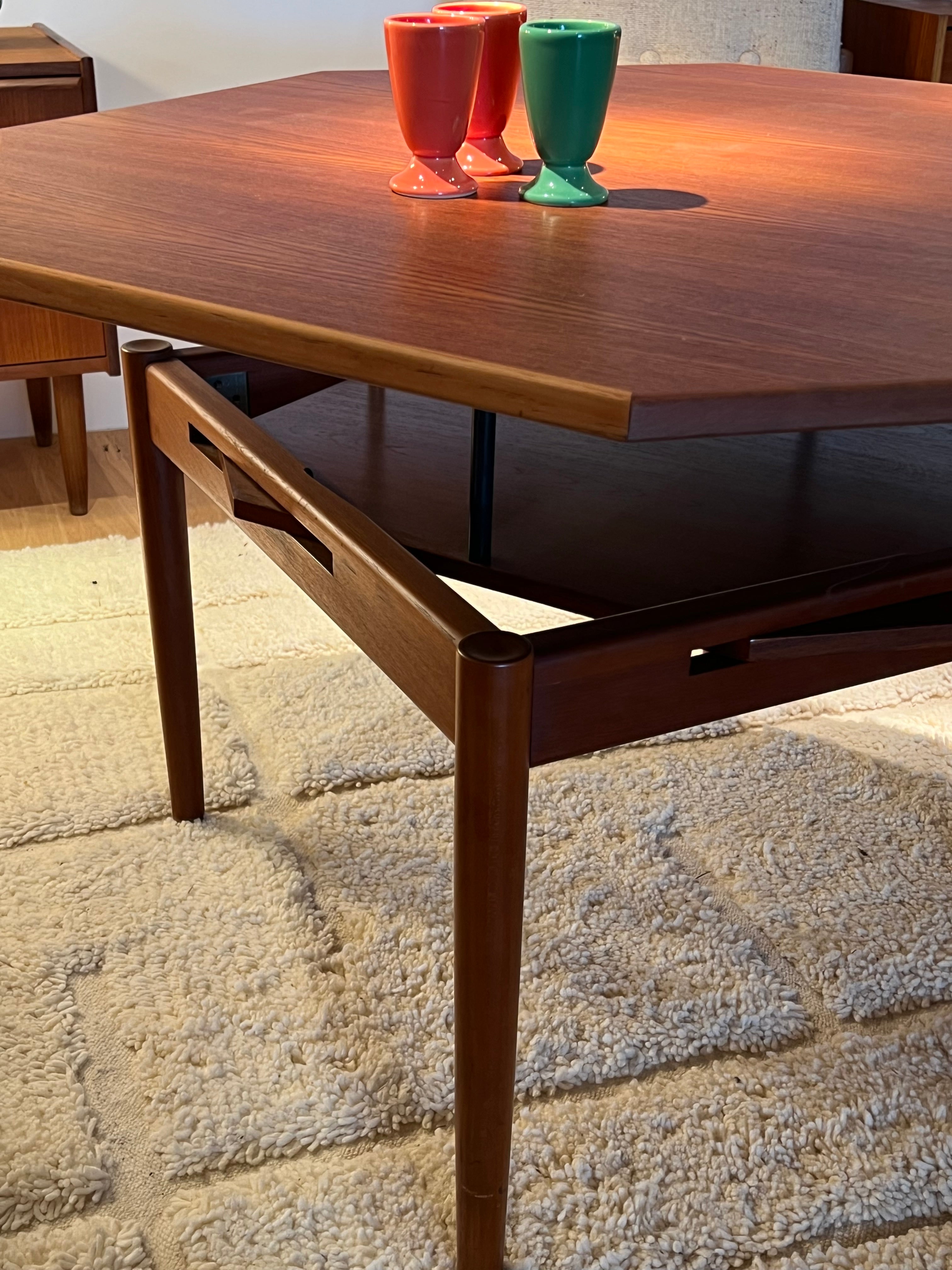 Table basse octogonale scandinave vintage "Siv"