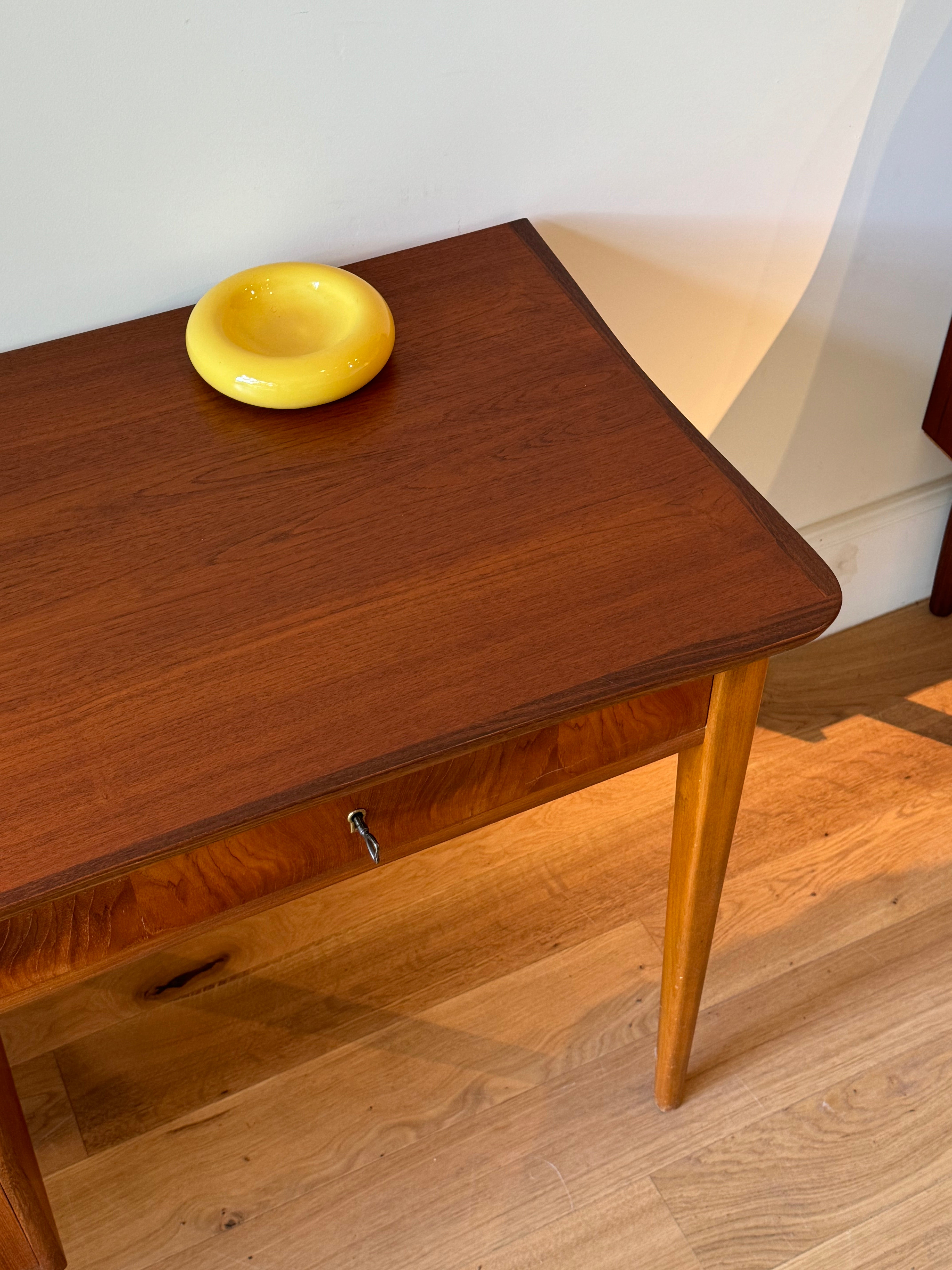 Bureau scandinave vintage « Ole »