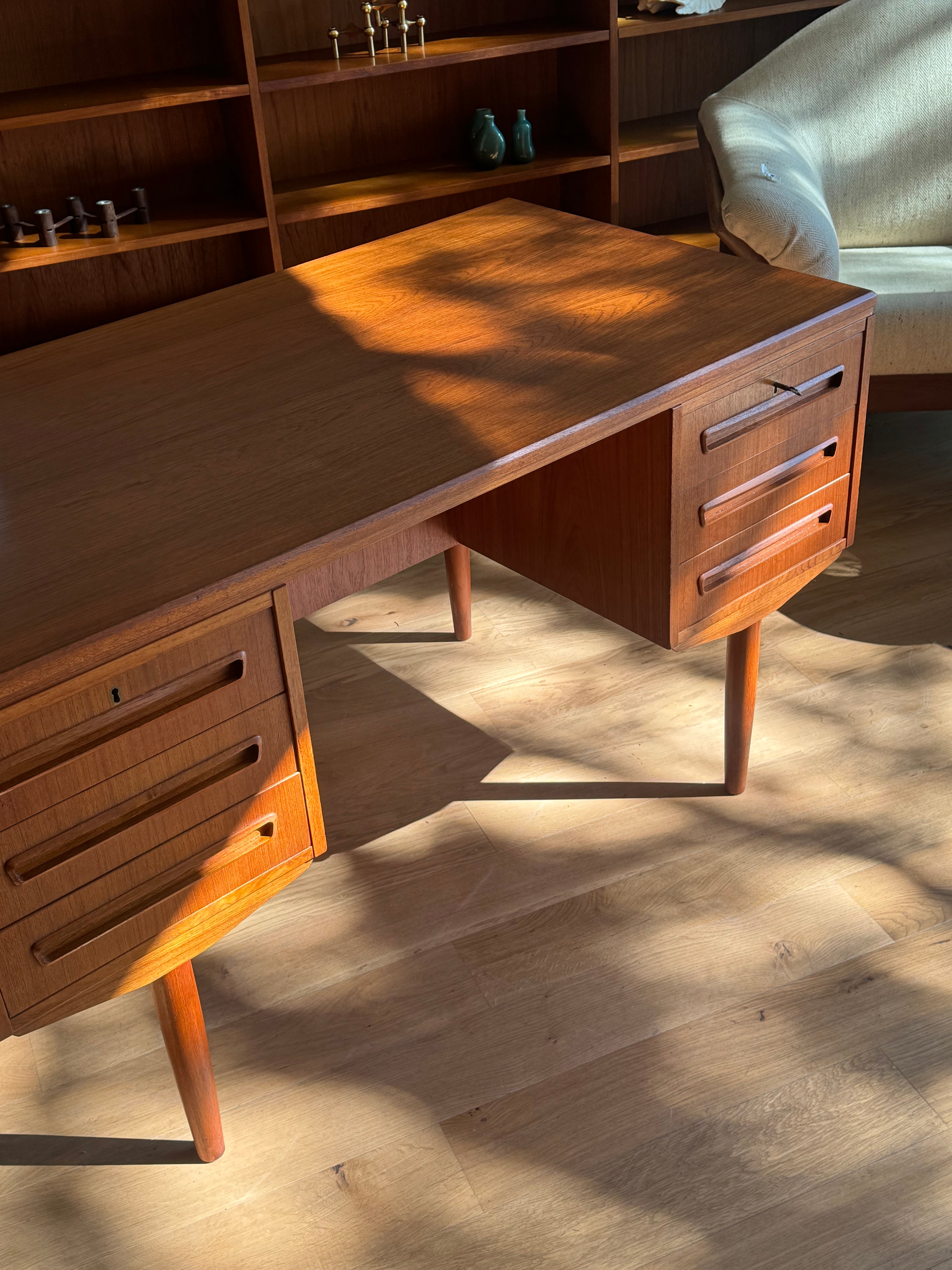 Bureau scandinave vintage double face en teck "Arnold"