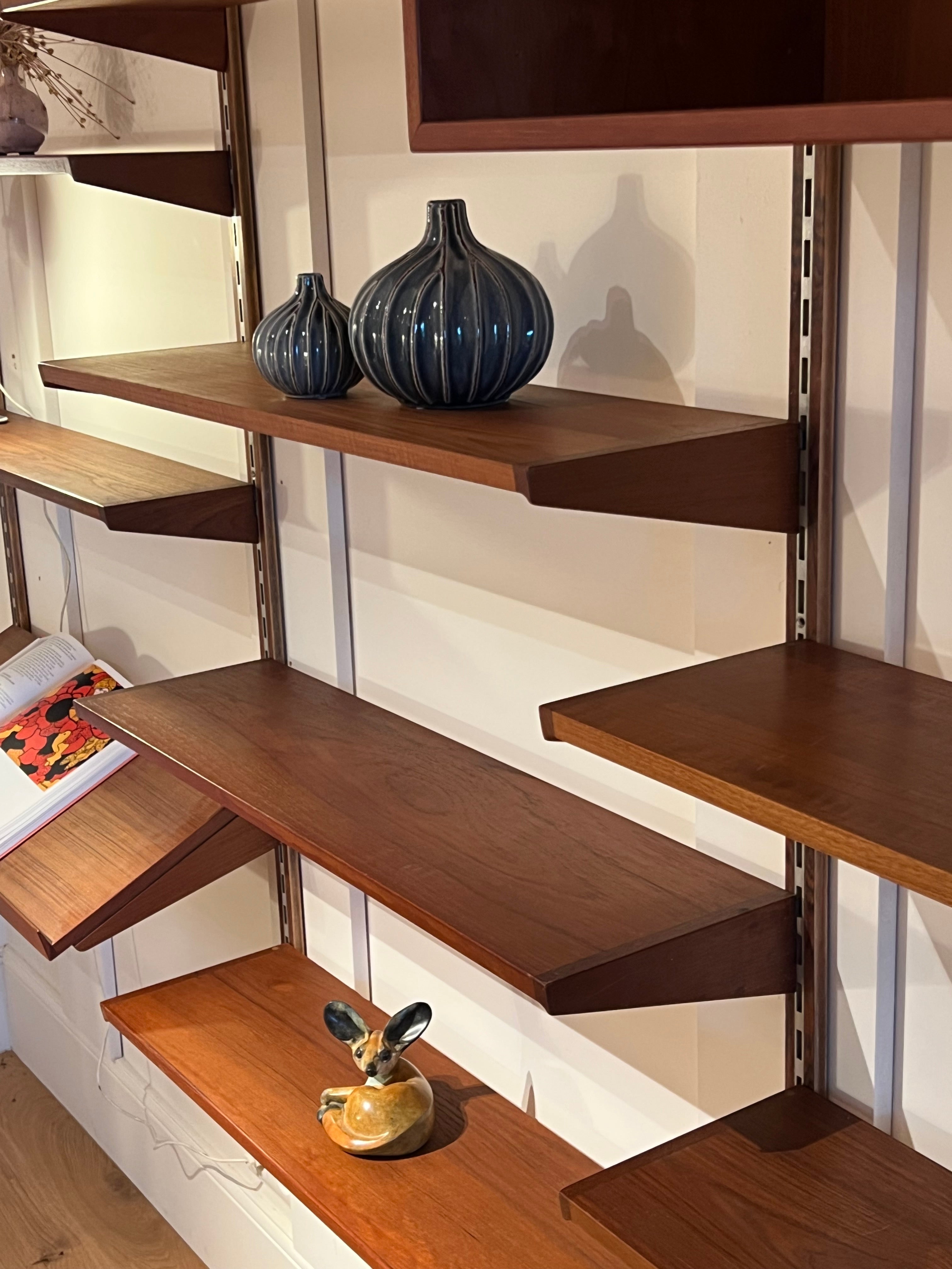 Bibliothèque suspendue scandinave vintage en teck du designer Kai Kristiansen pour FM Mobler