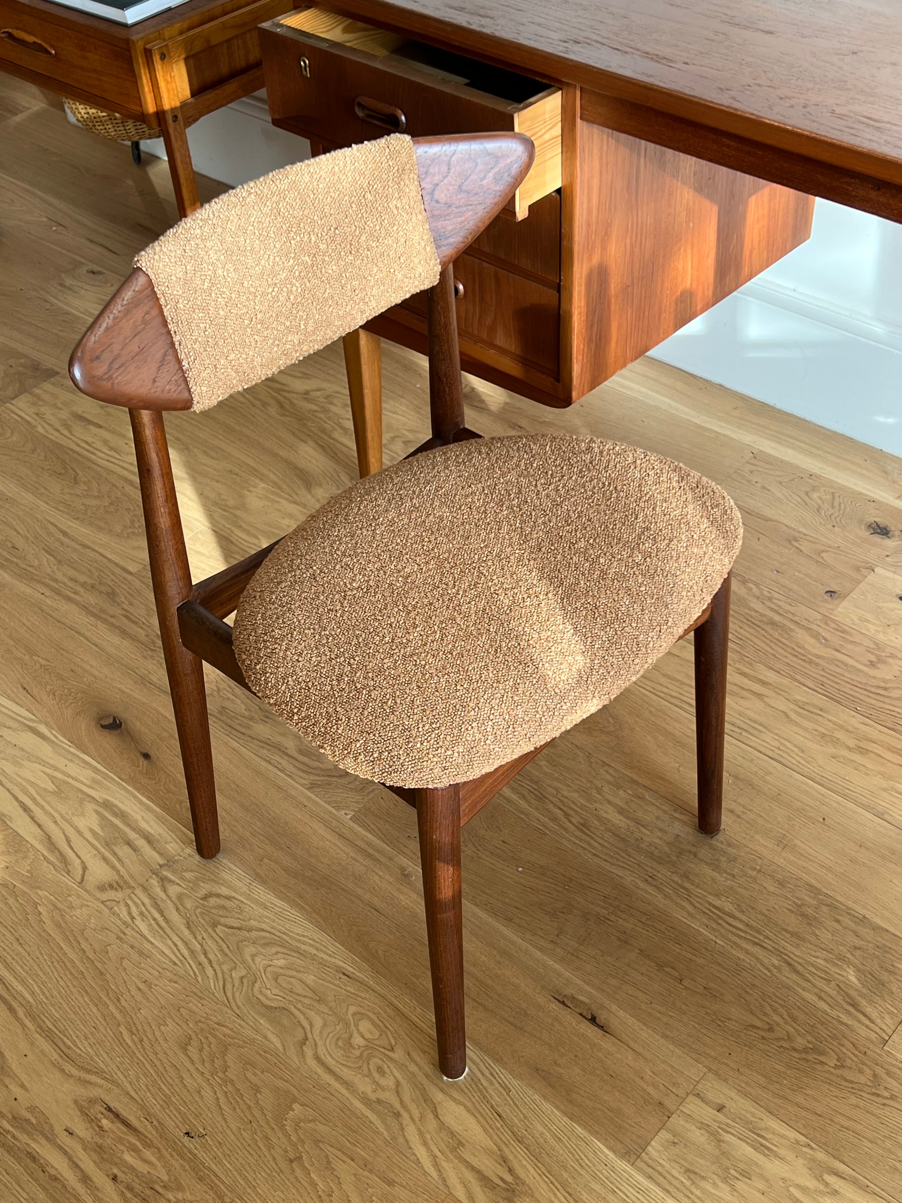 Chaise scandinave vintage en bouclette terracotta « Else »
