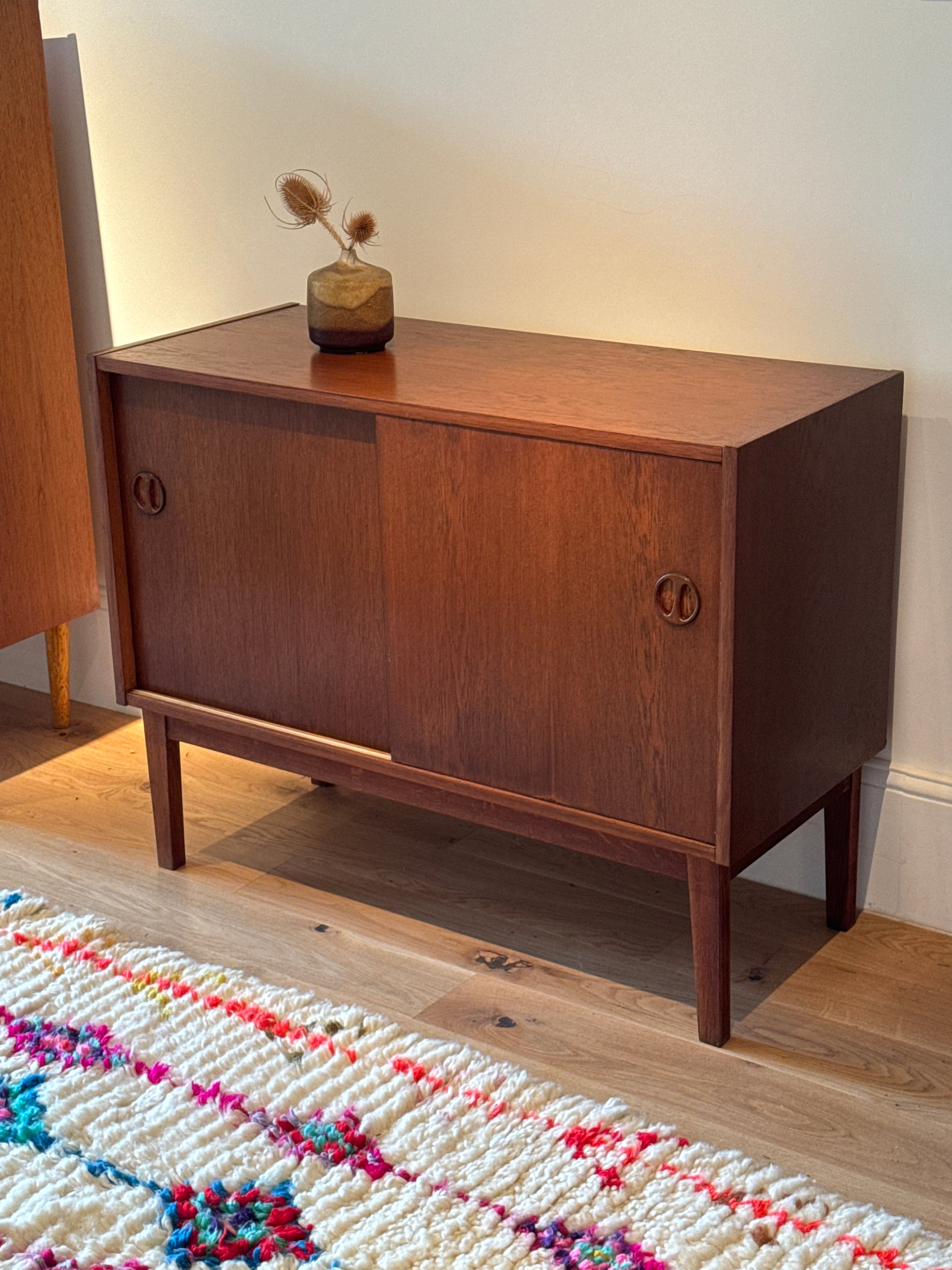 Commode scandinave vintage en teck "Fly"