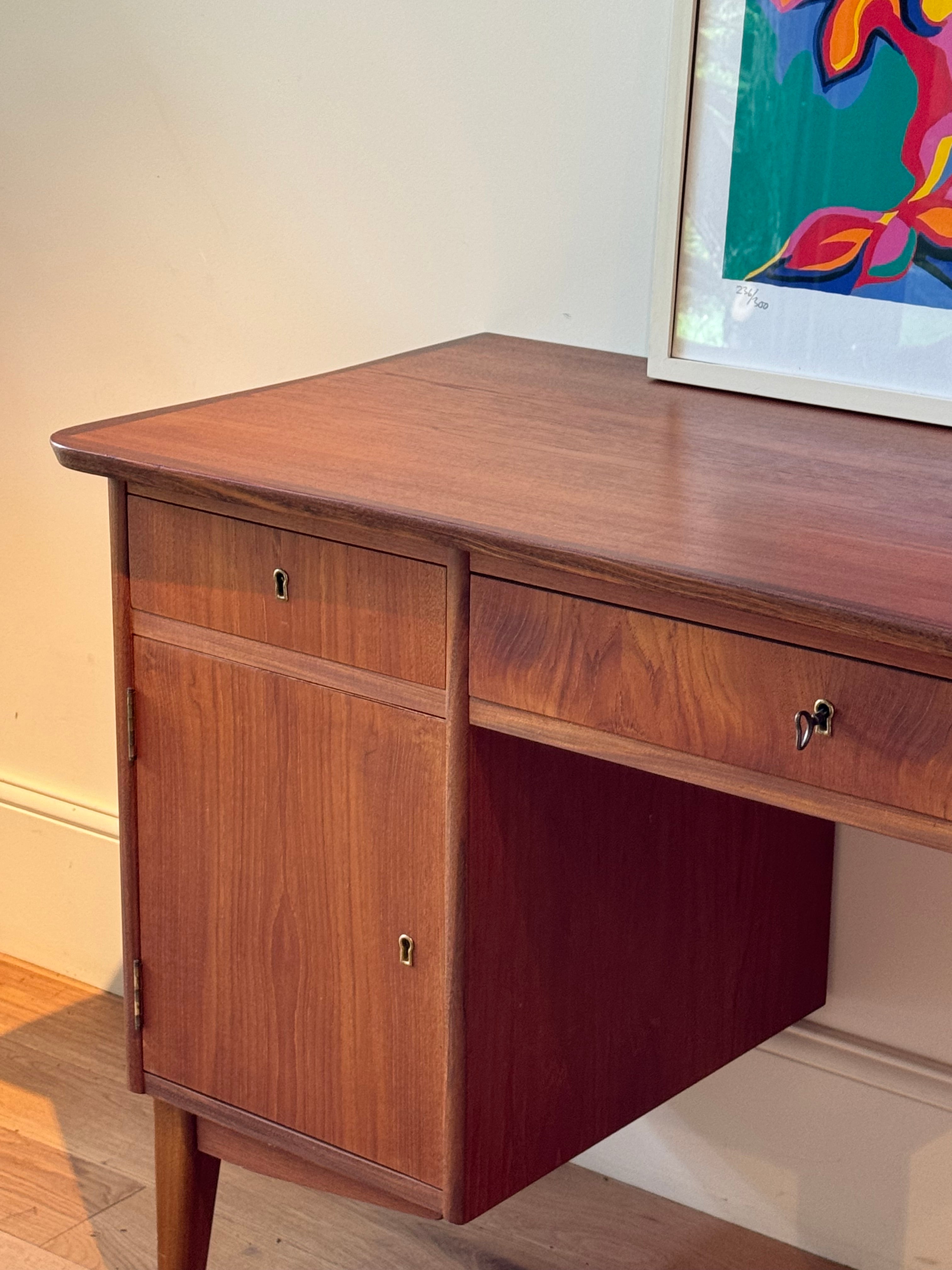 Bureau scandinave vintage « Ole »