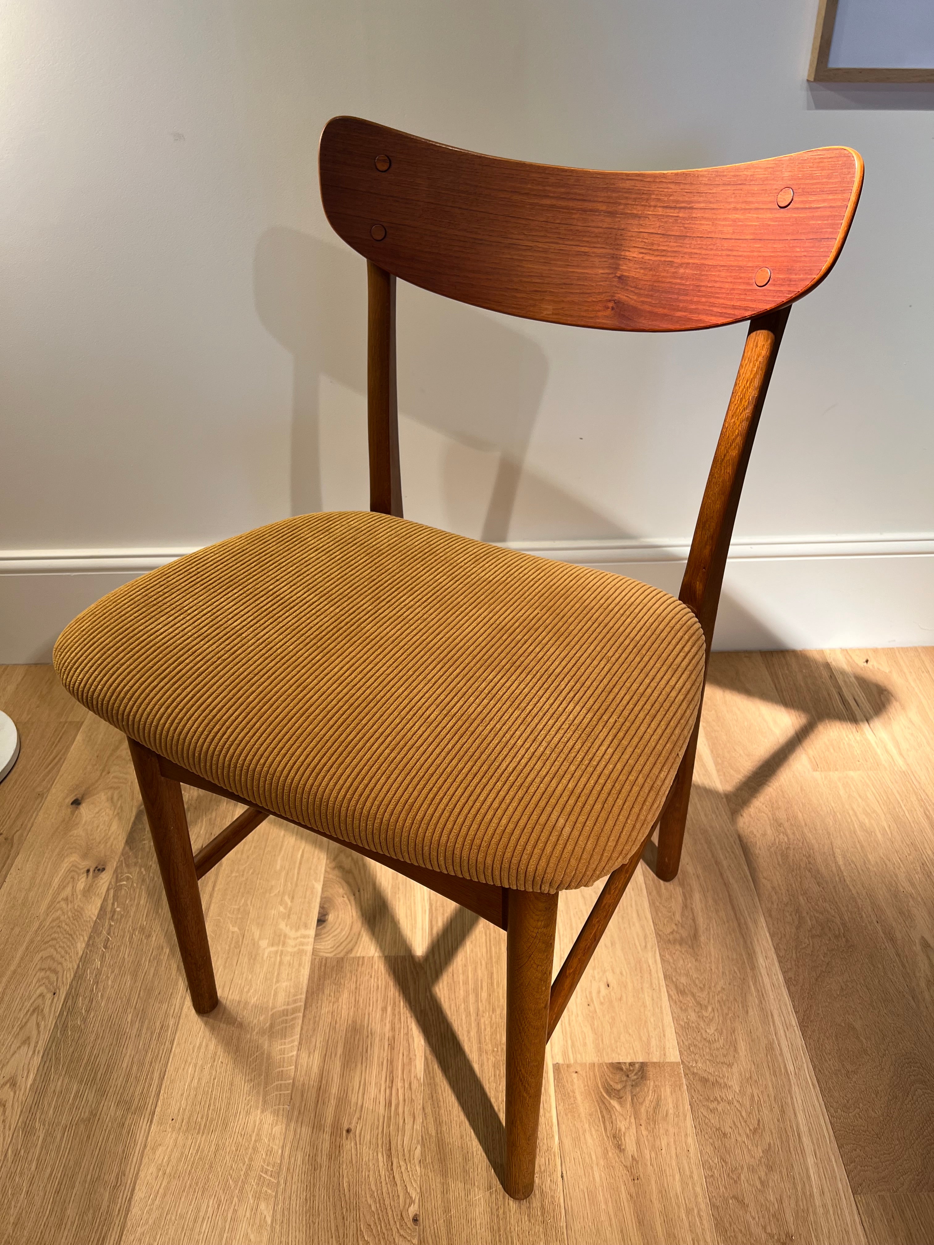 Chaise scandinave vintage "Miera" en teck (3 disponibles)