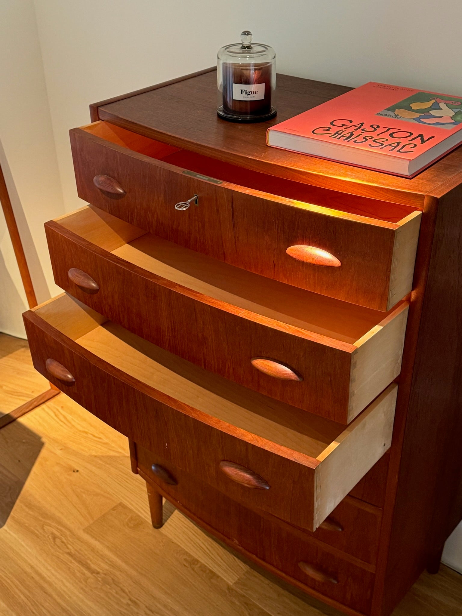 Grande commode chiffonier scandinave vintage en teck «Sören » – Années 60