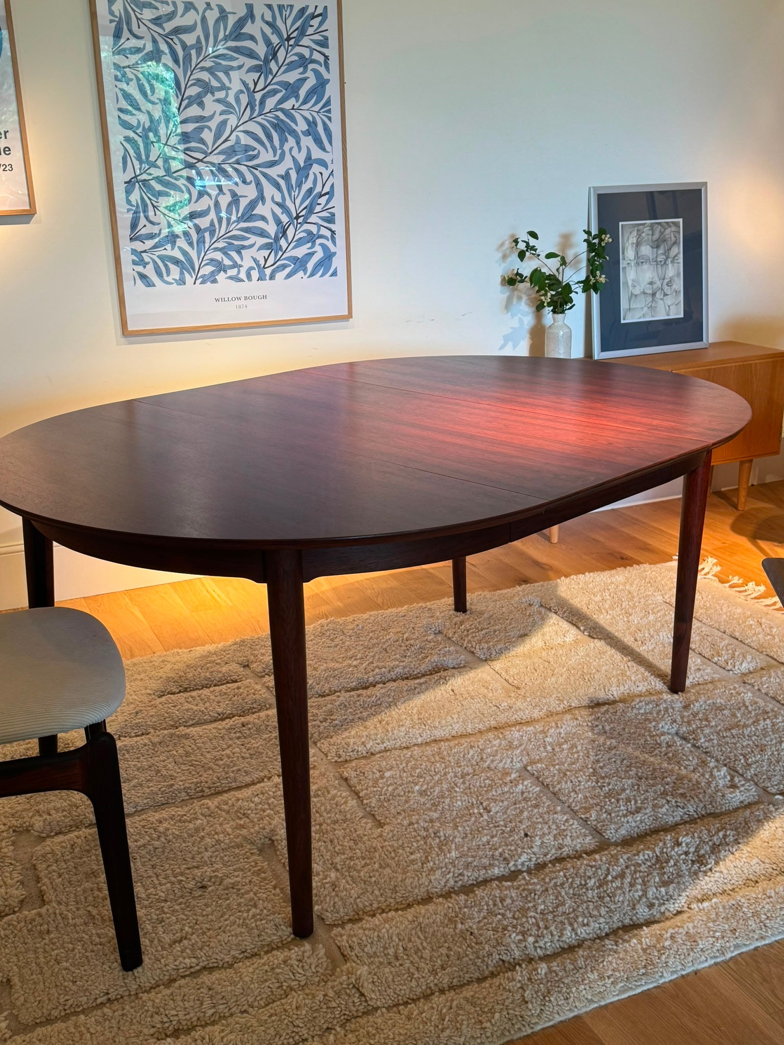 Table ronde extensible scandinave vintage en palissandre "Ingrid"