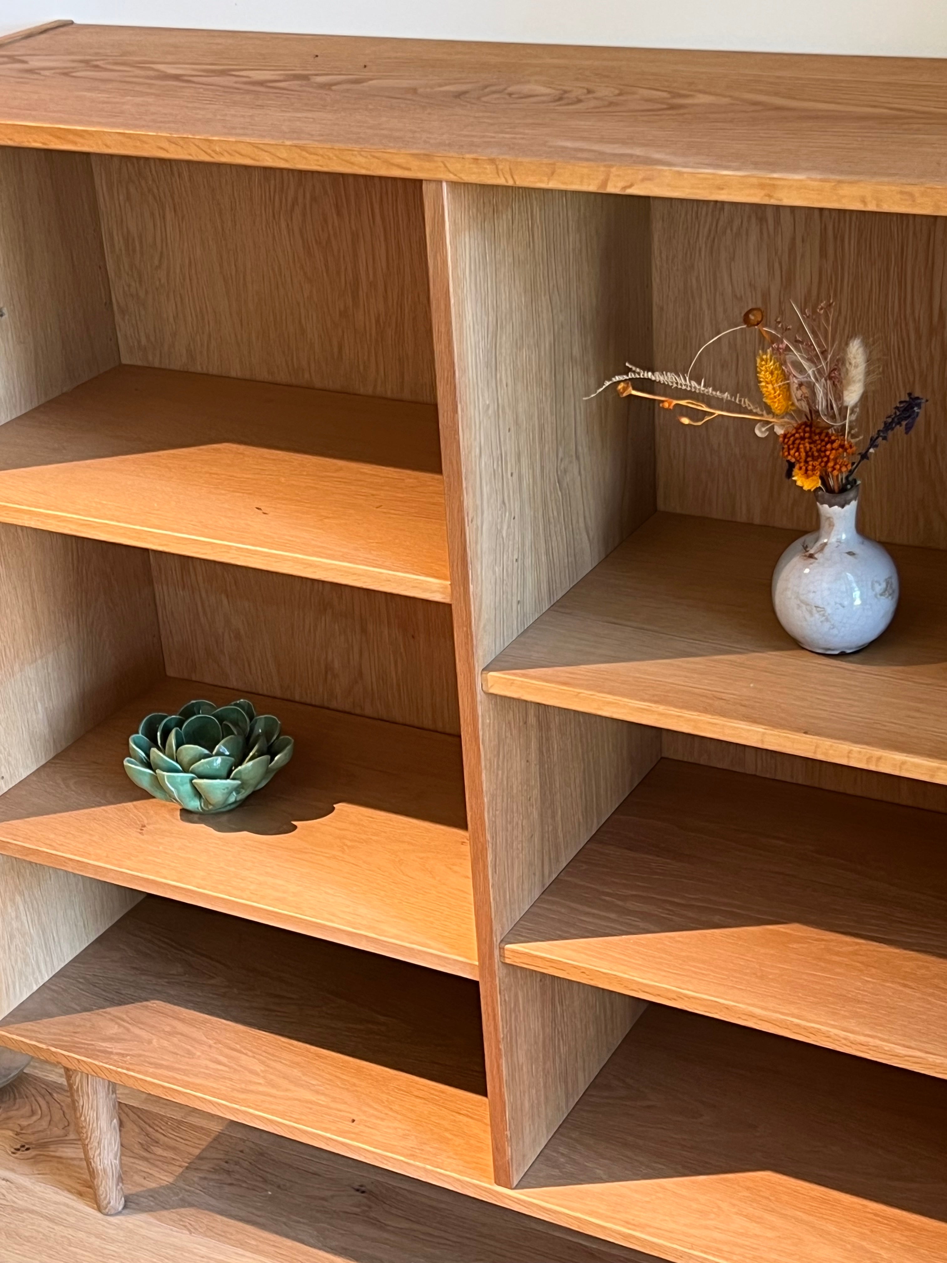 Bibliothèque scandinave vintage en chêne "Tara"
