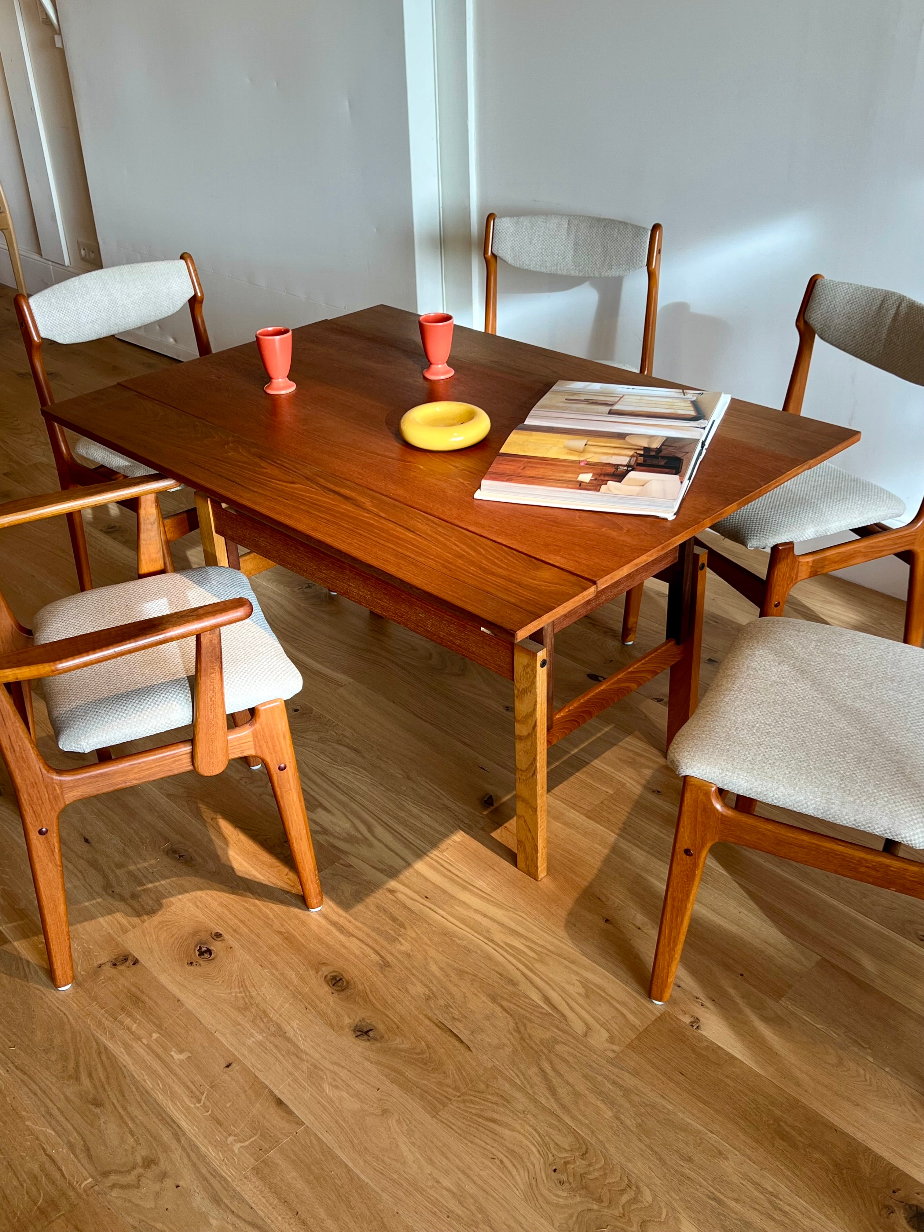 Table scandinave vintage modulable « Rikke »