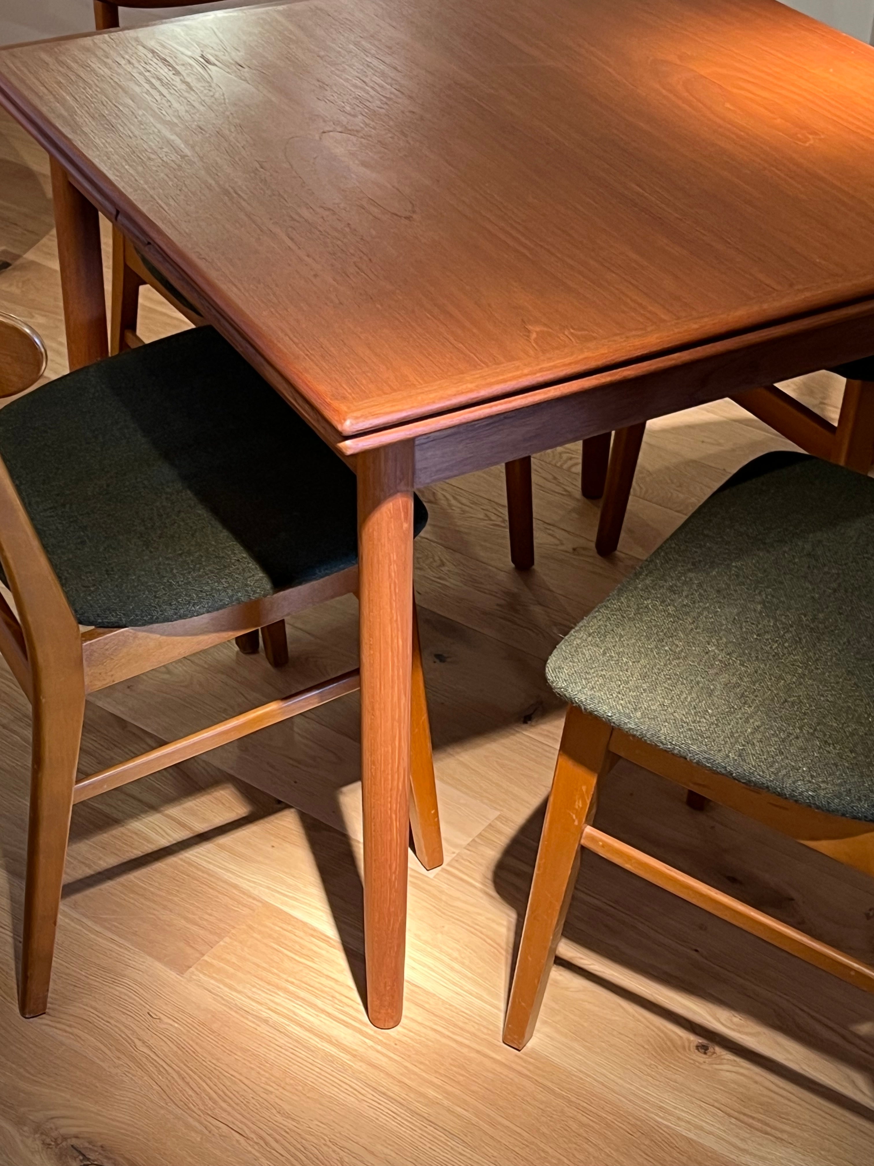 Table à manger vintage scandinave carré extensible en teck "Grete"