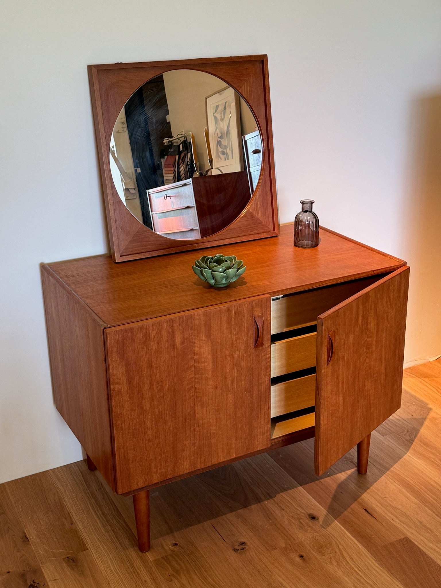 Petite enfilade scandinave vintage en teck "Flora"