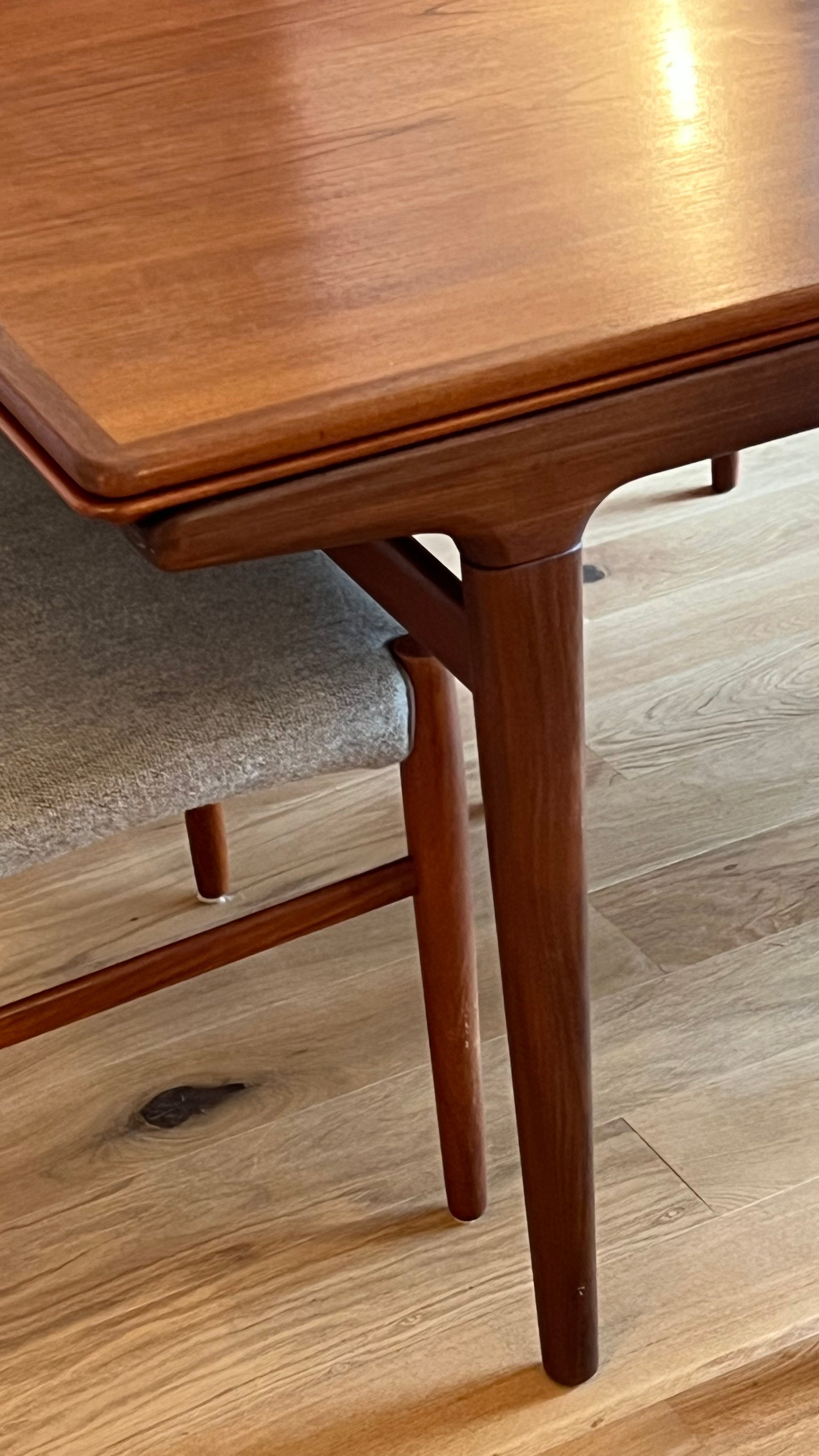 Table de salle à manger scandinave vintage extensible en teck – Johannes Andersen, années 1960