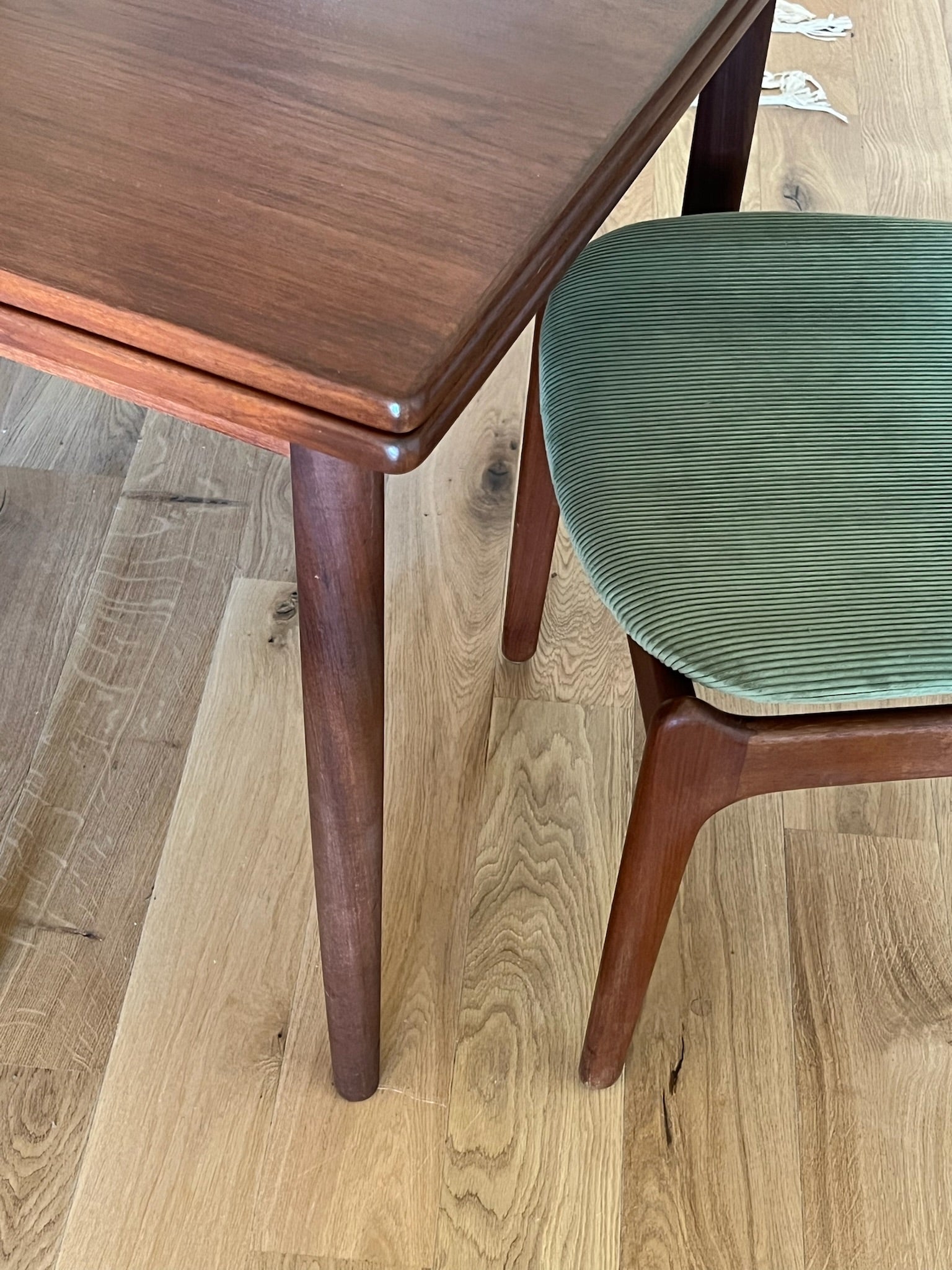 Table scandinave vintage en teck « Lara »