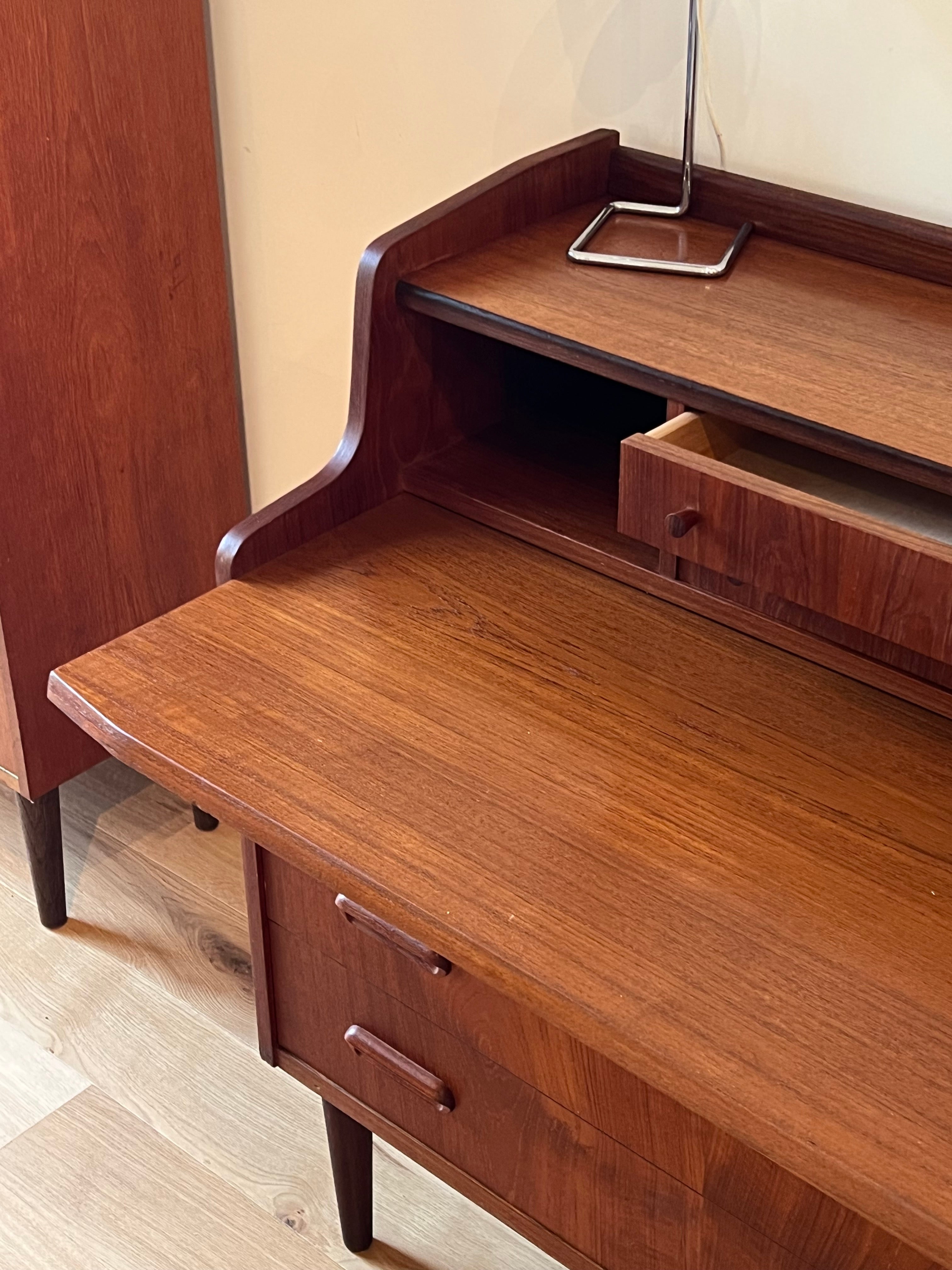 Secrétaire scandinave en teck – « Alrik » – Années 60