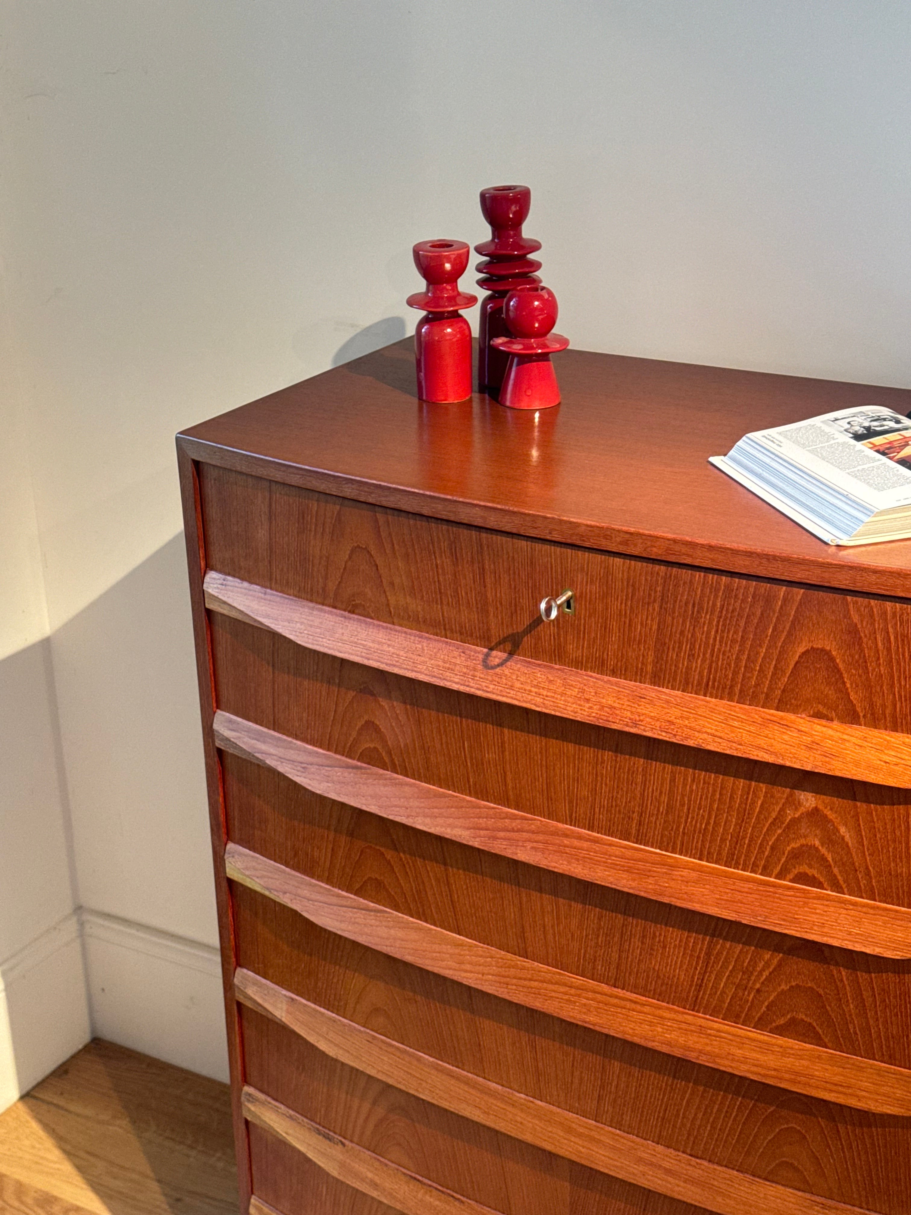 Commode scandinave vintage « Lilta »