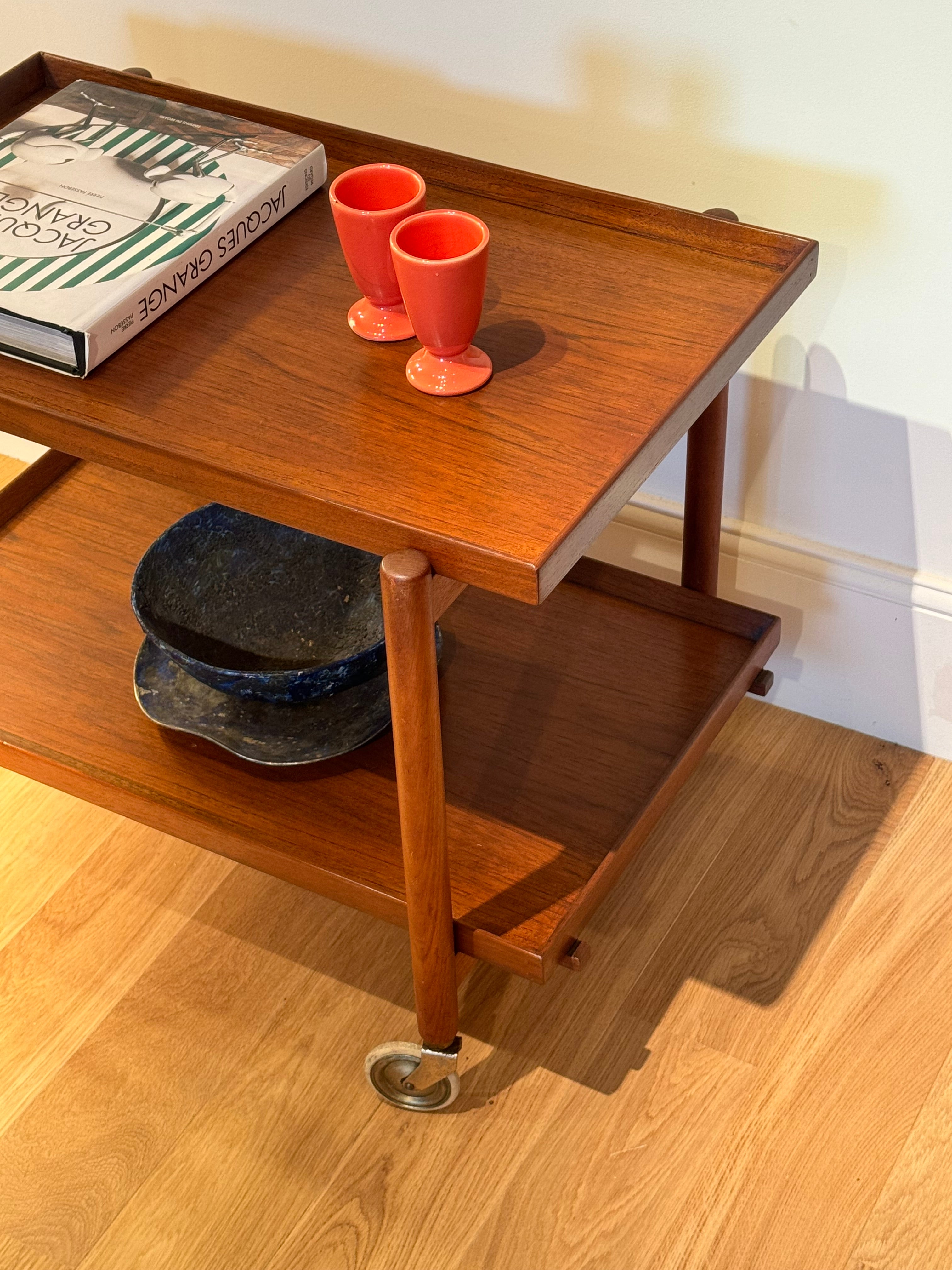 Desserte scandinave vintage "Mette" en teck