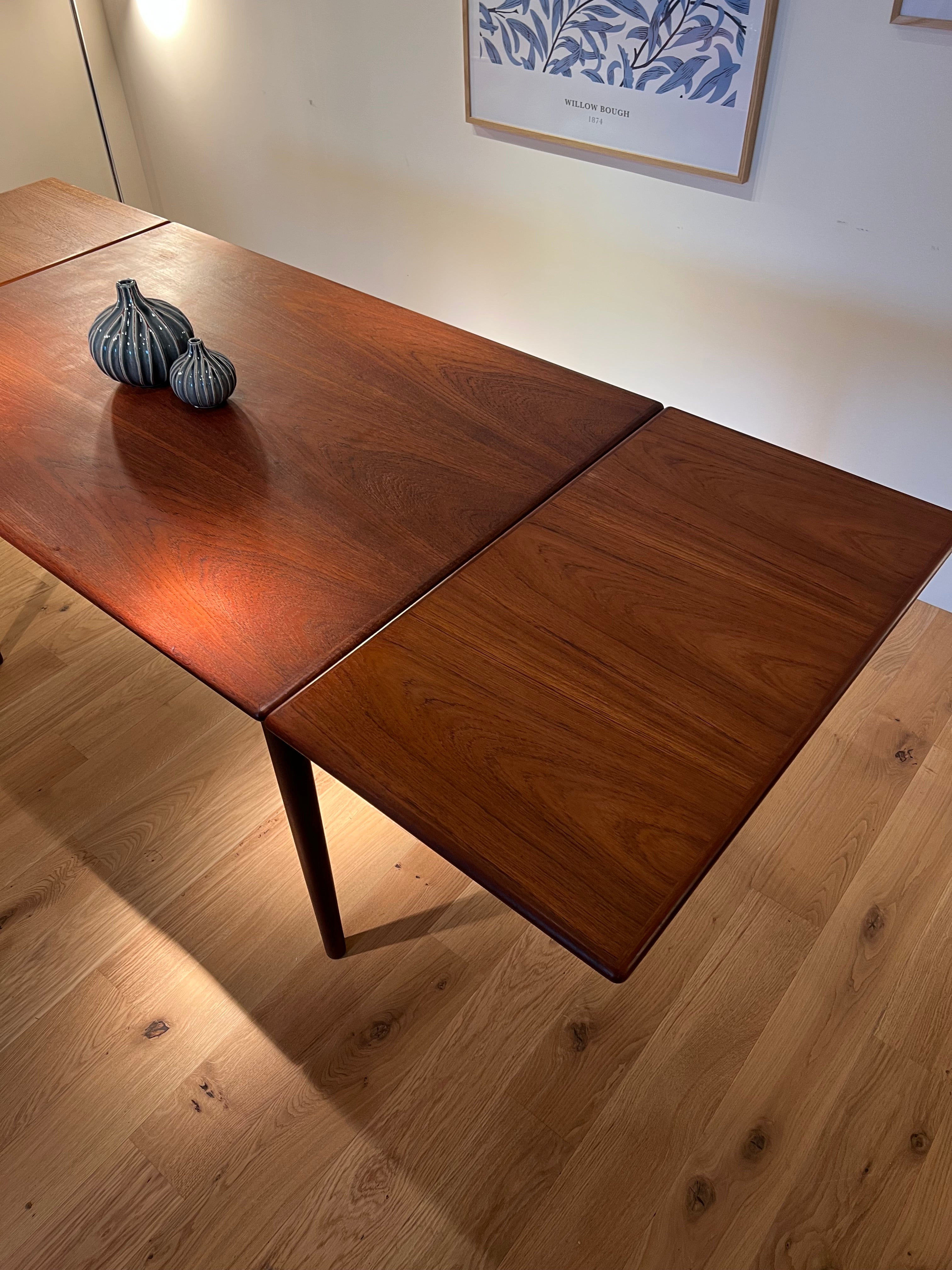 Table scandinave vintage extensible en teck "Myrtle"
